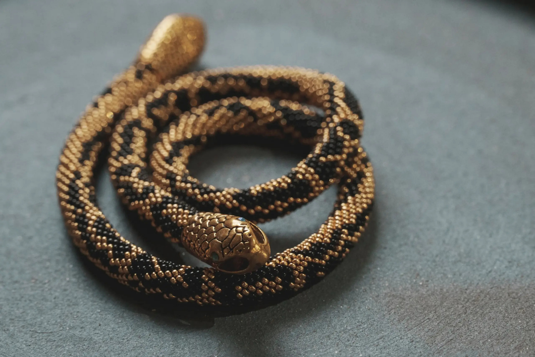 PRIMA! 蛇 ブレスレット 未使用 Prima! ハンドメイド 蛇 ブレスレット ビーズ ビーズクロッシェ hebi