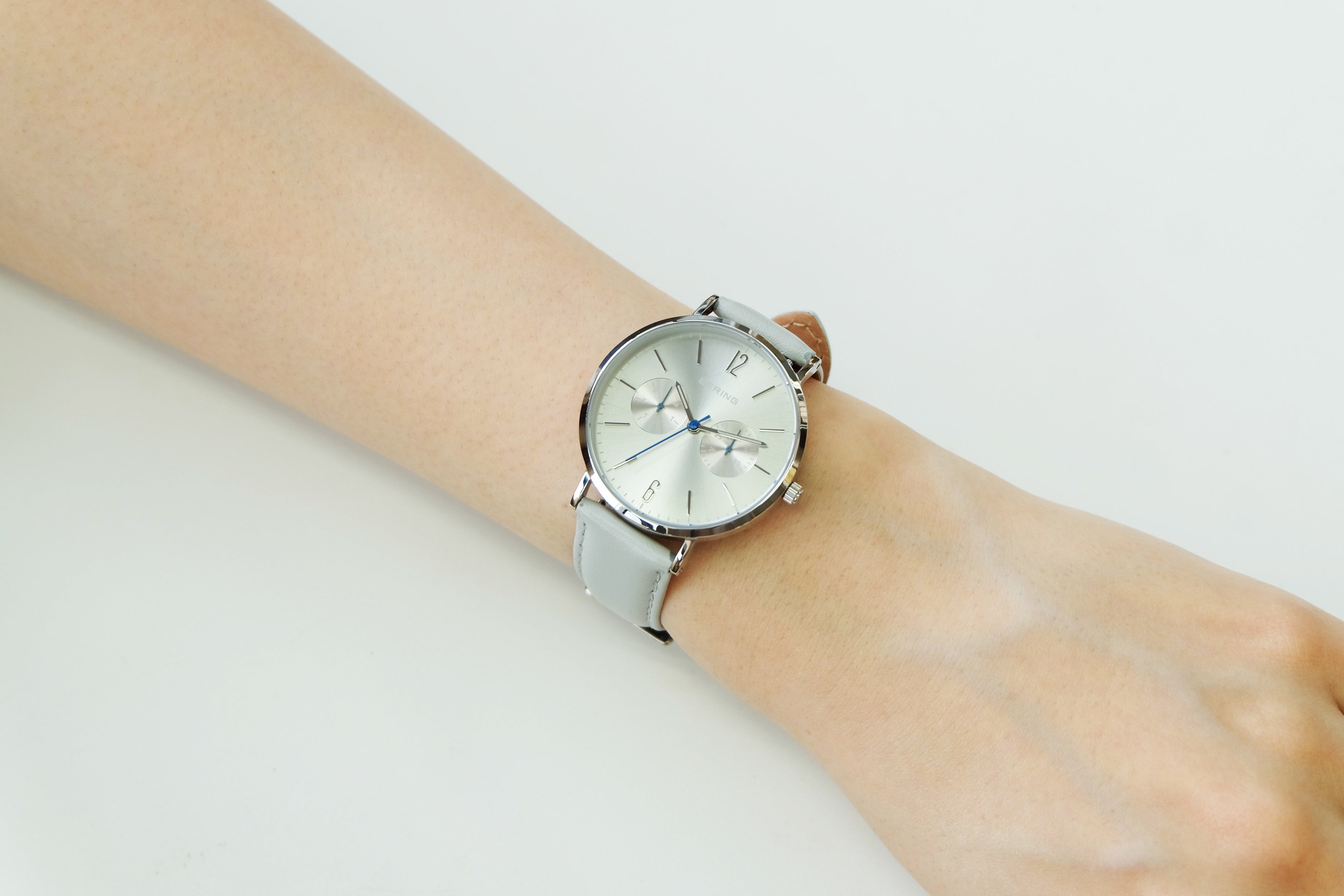 14236-Charity Leather 女性着用