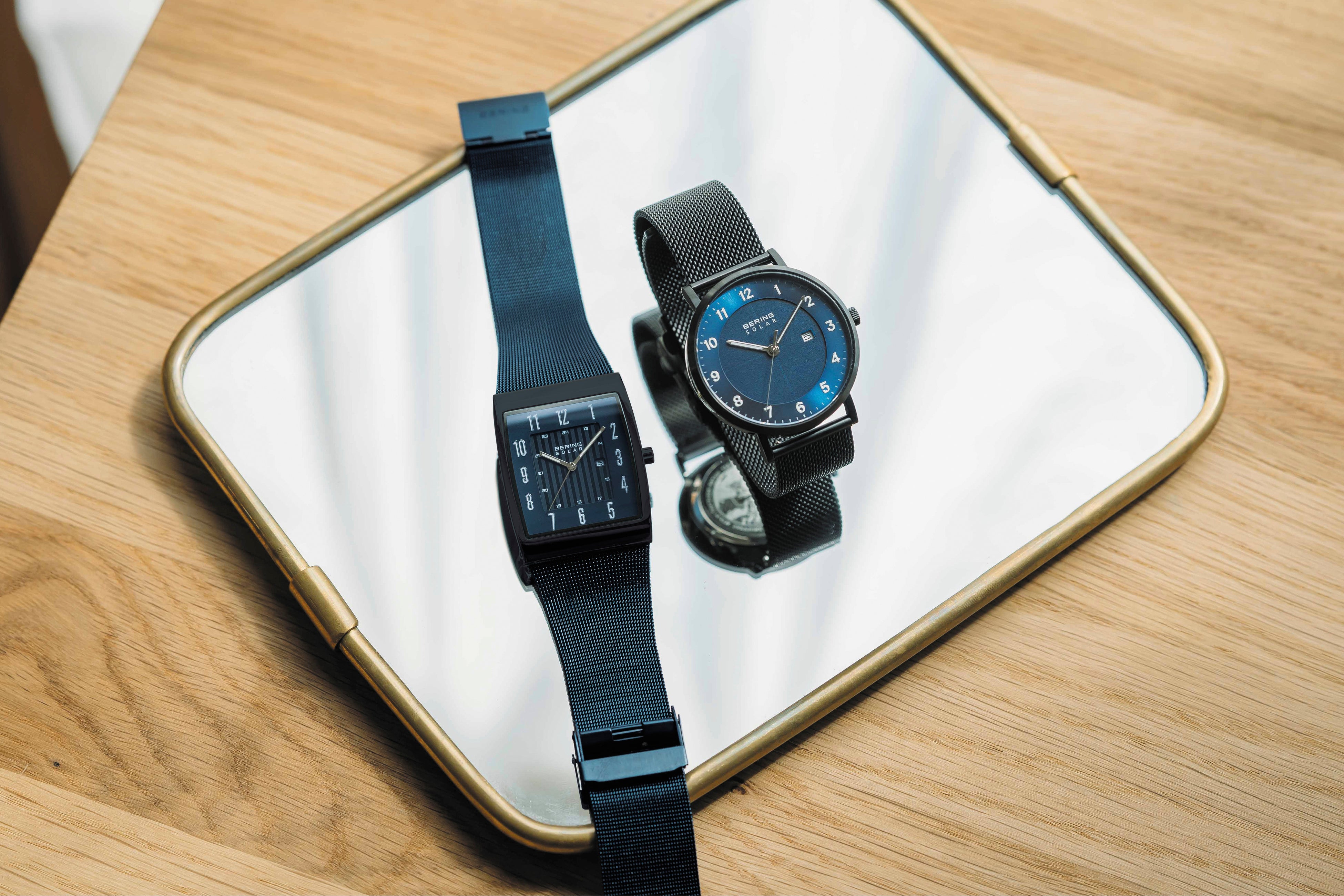 左16433-327　28,050円税込、右15439-327　29,150円税込