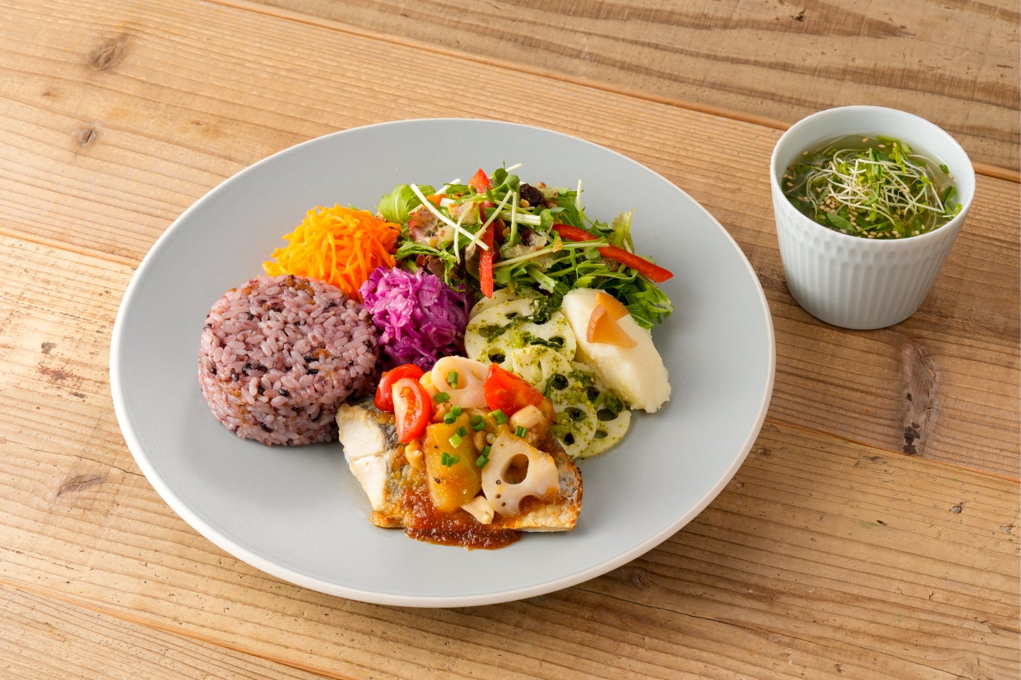 【寿司と炉端 すし山 新宿】秋季限定「和牛と茸の出汁しゃぶ付き 秋の風雅コース」が登場
