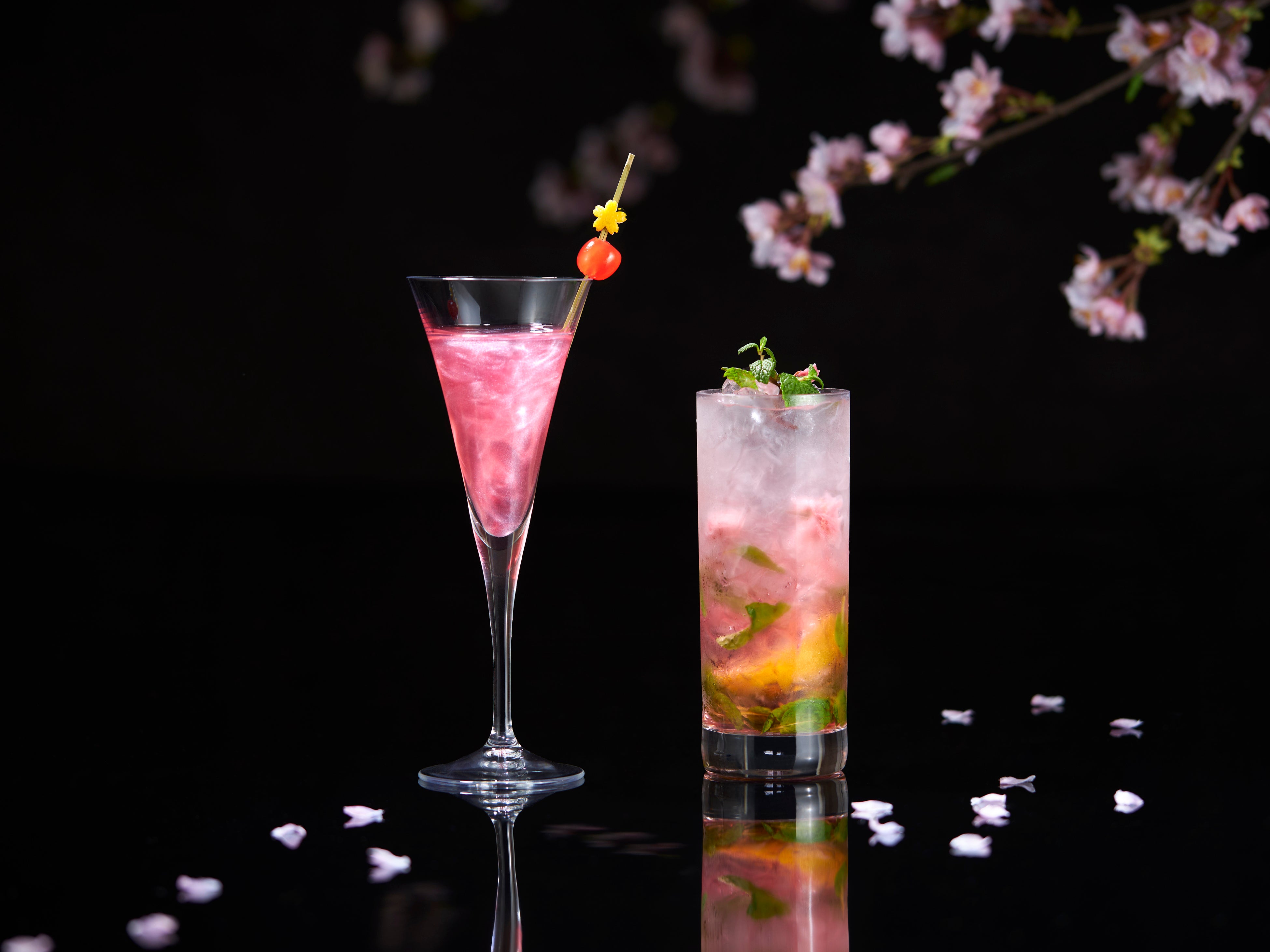 （左）桜カクテル（右）桜モクテル イメージ