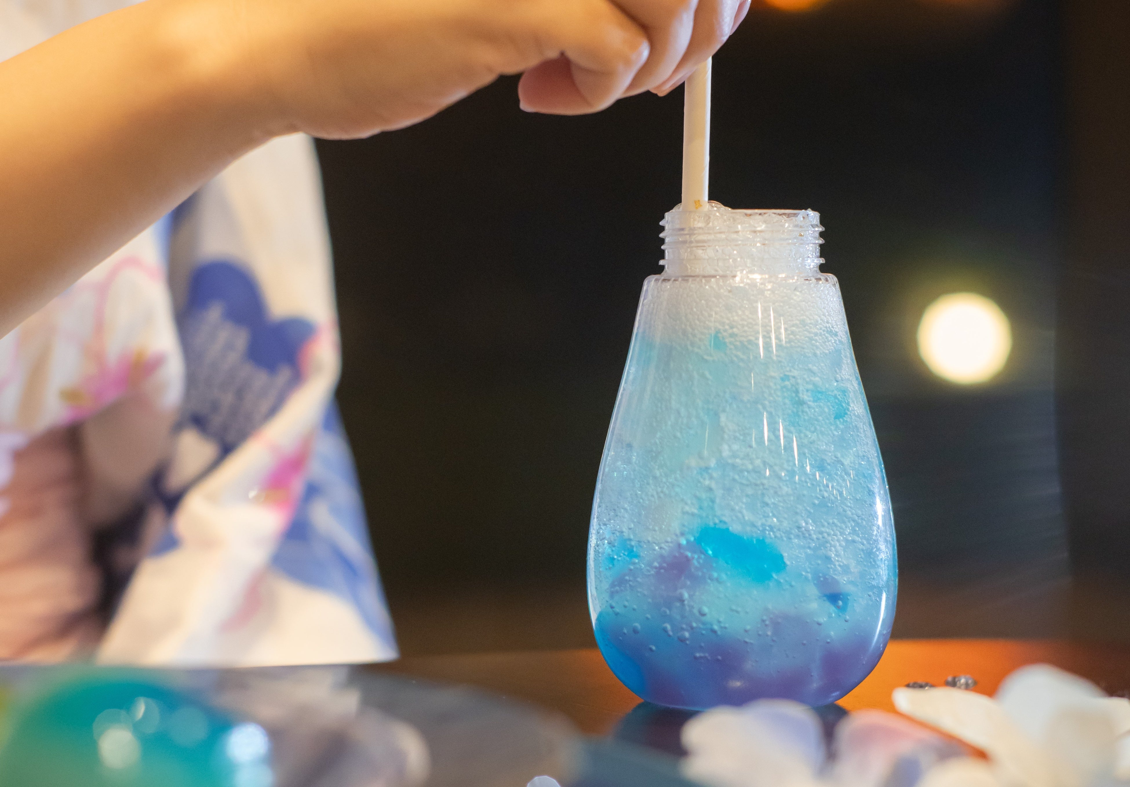 空色をイメージした飲むゼリー「ソラノセカイ」