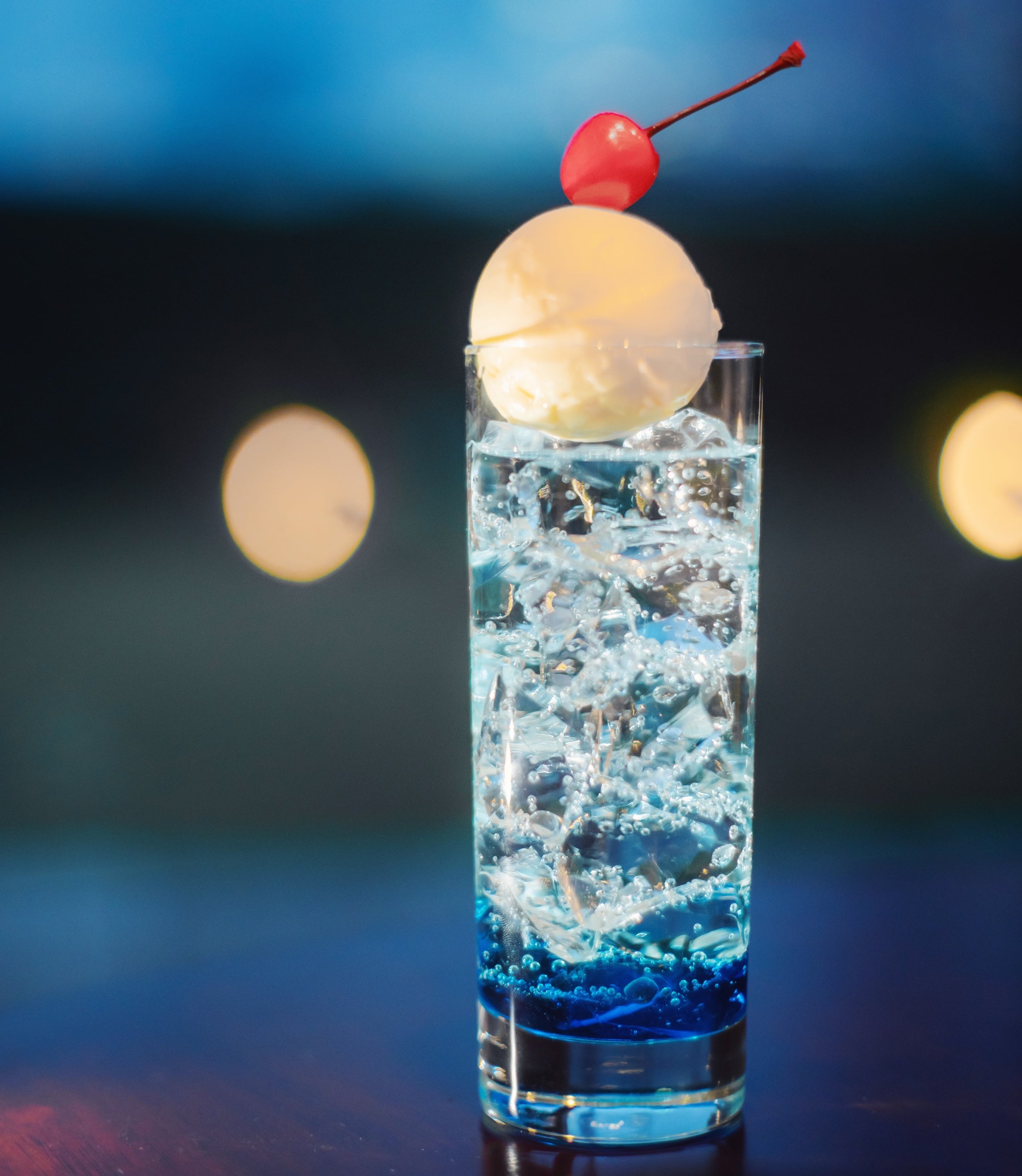 空色をイメージしたクリームソーダ