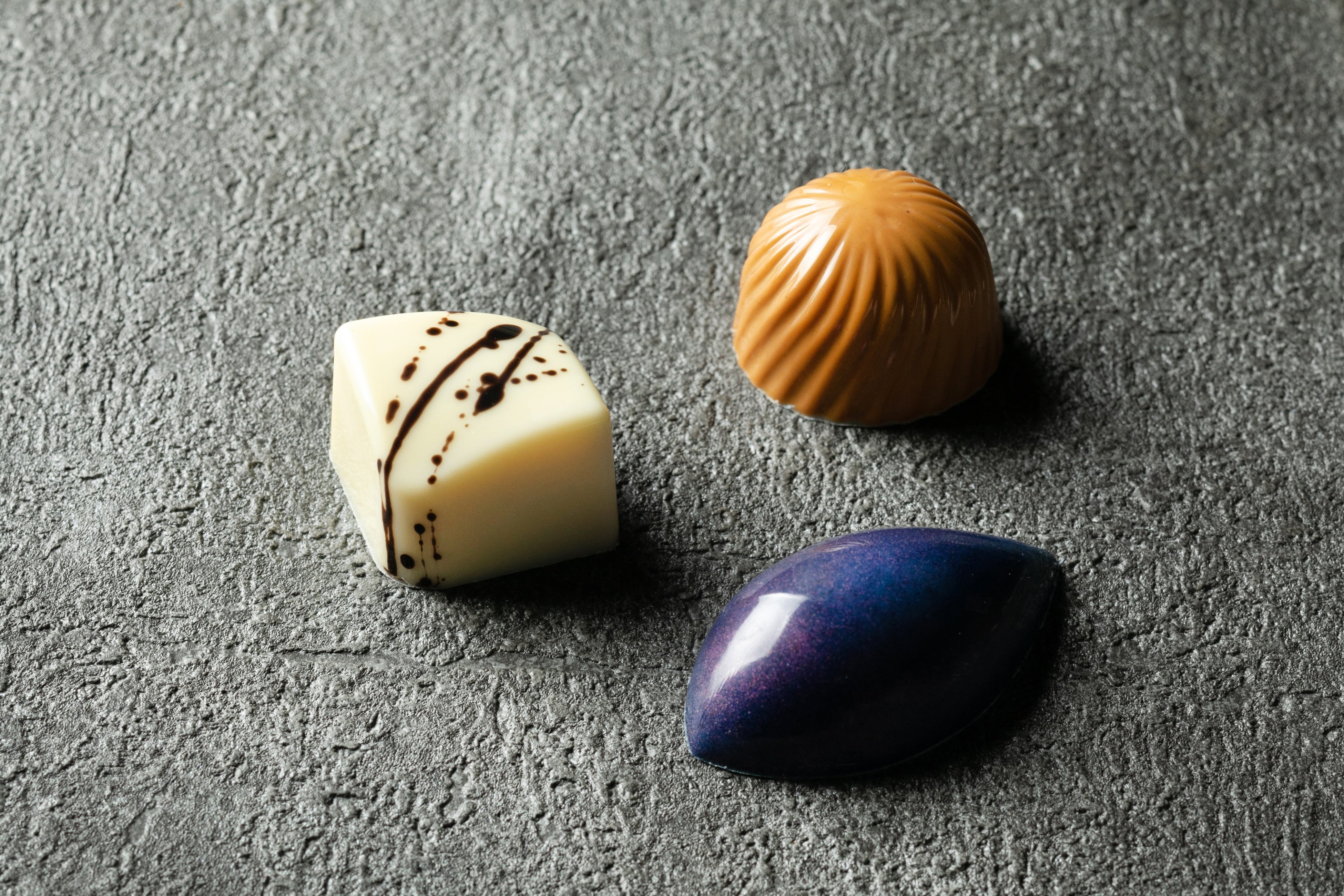 左より時計周りに、THE MILK、ピーナッツオニオン、ハスカップチーズ