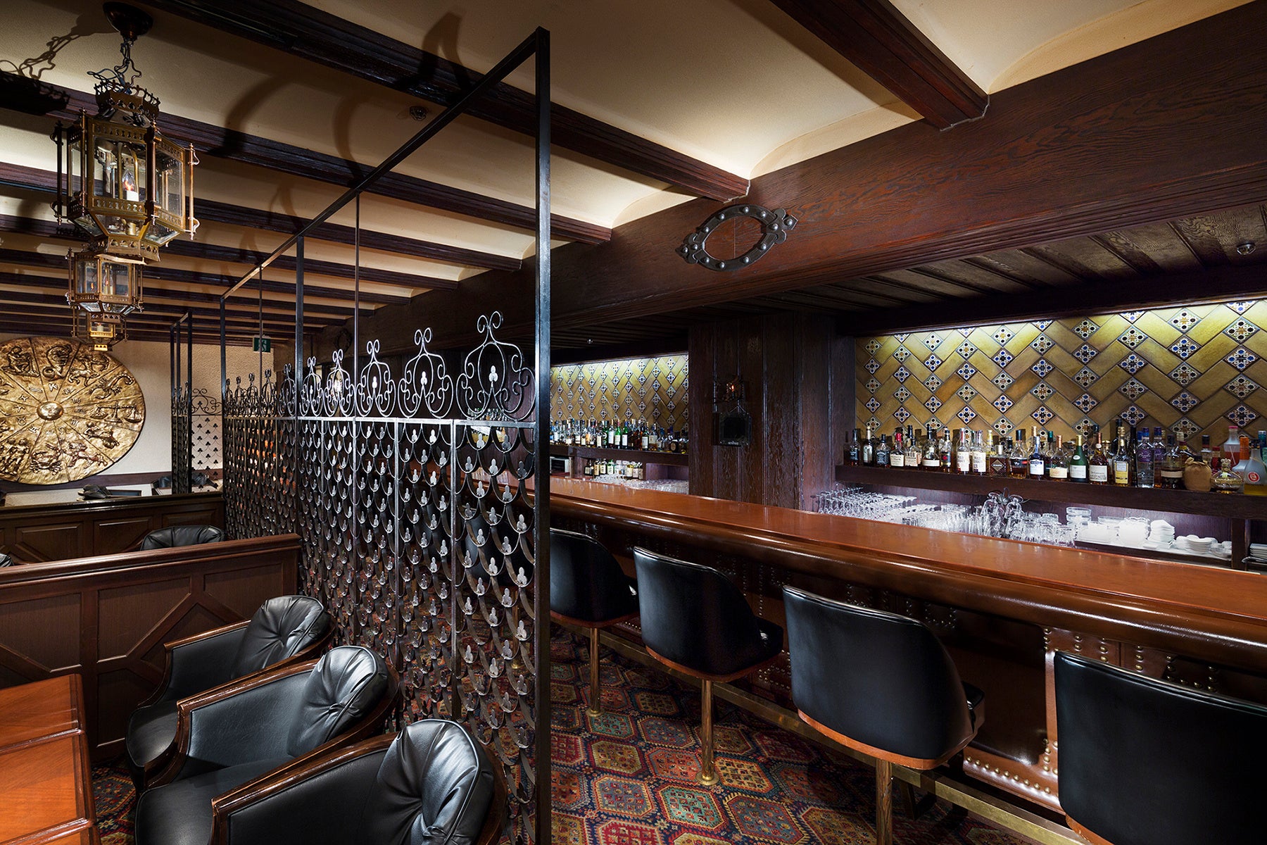 バー グラナダ店内イメージ