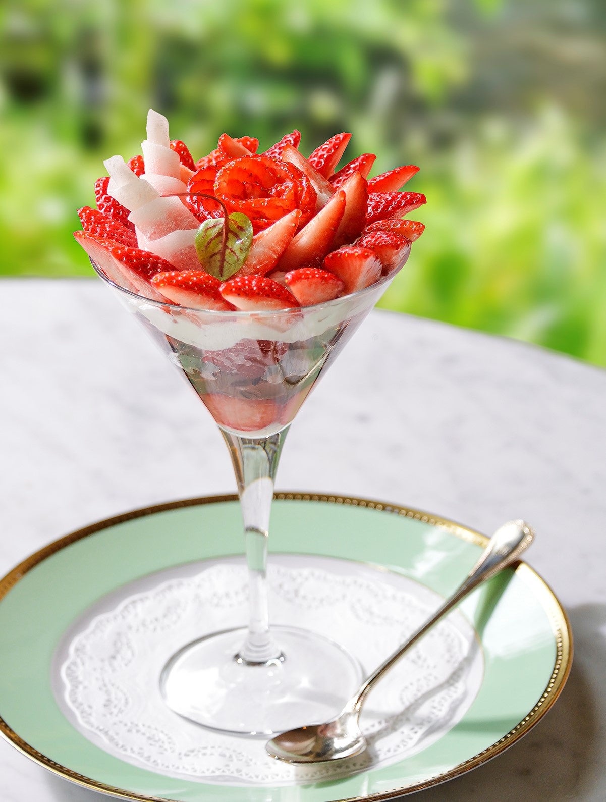 「苺とチョコレートのパフェ～ライチのアクセント～」イメージ