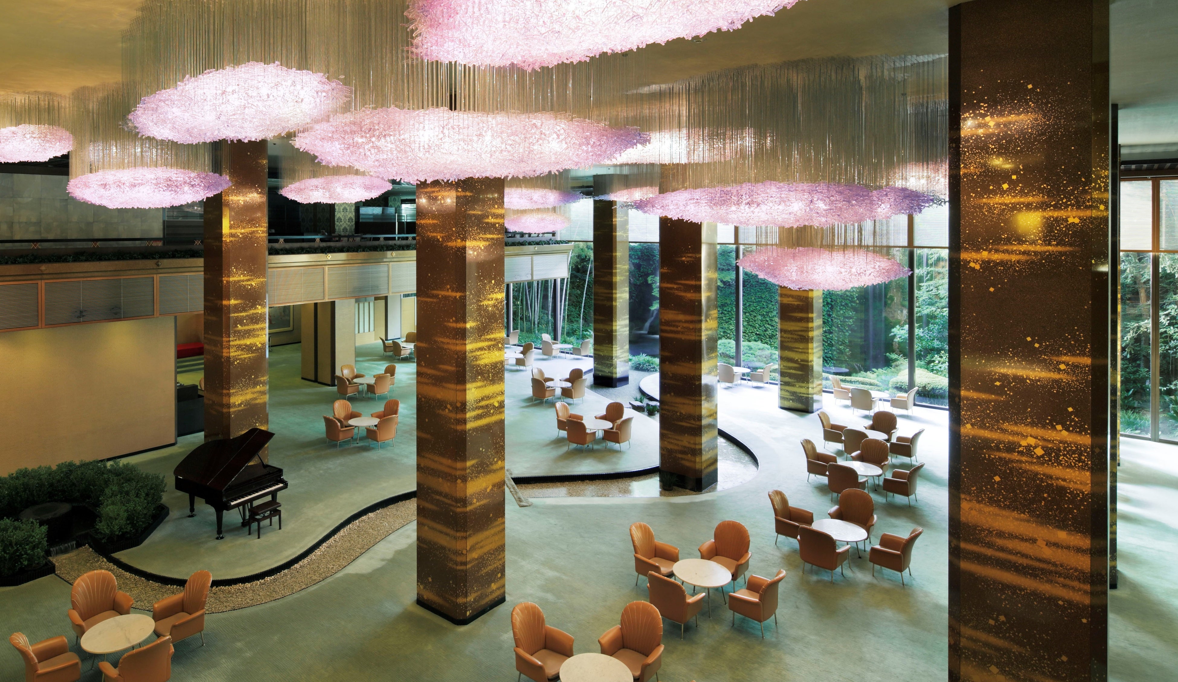 「メインラウンジ」店内