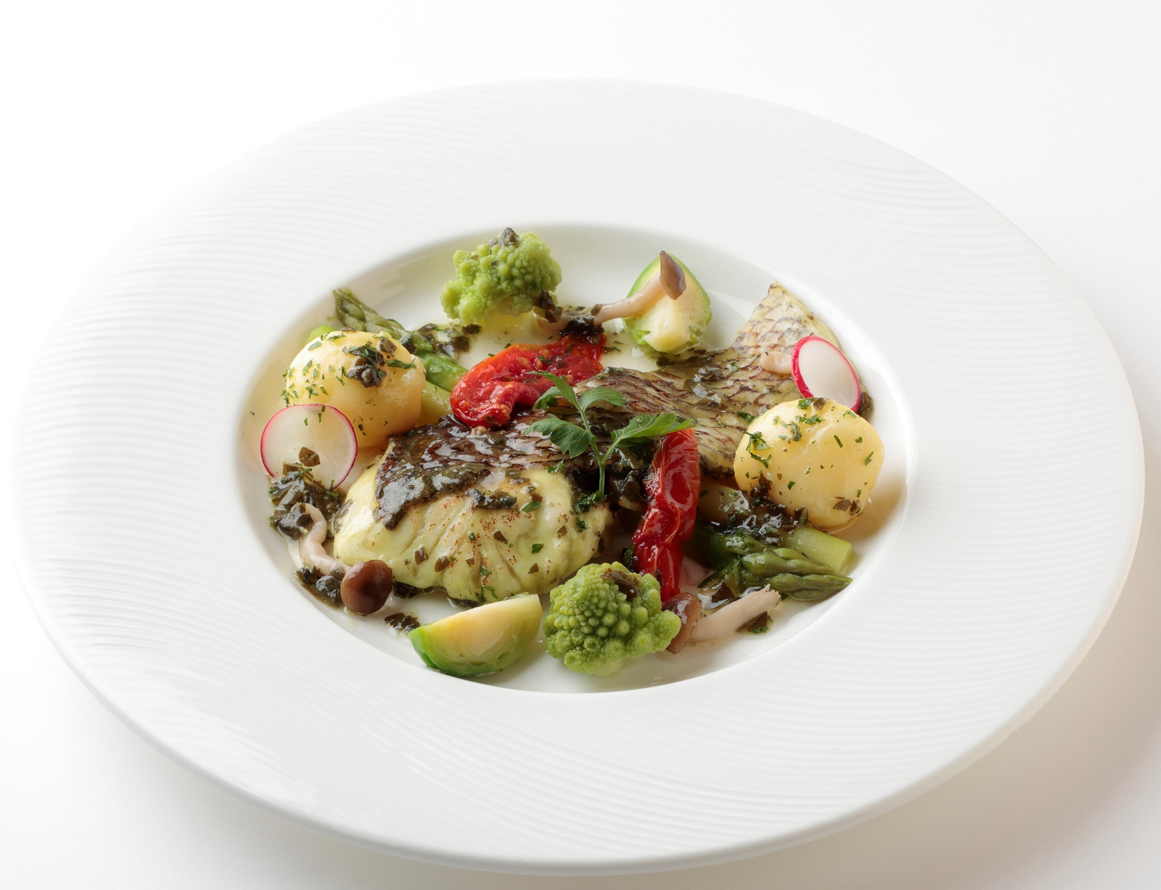 「真鯛のグリルジェノベーゼソース」イメージ ※付け合わせの野菜は商品には付いておりません。