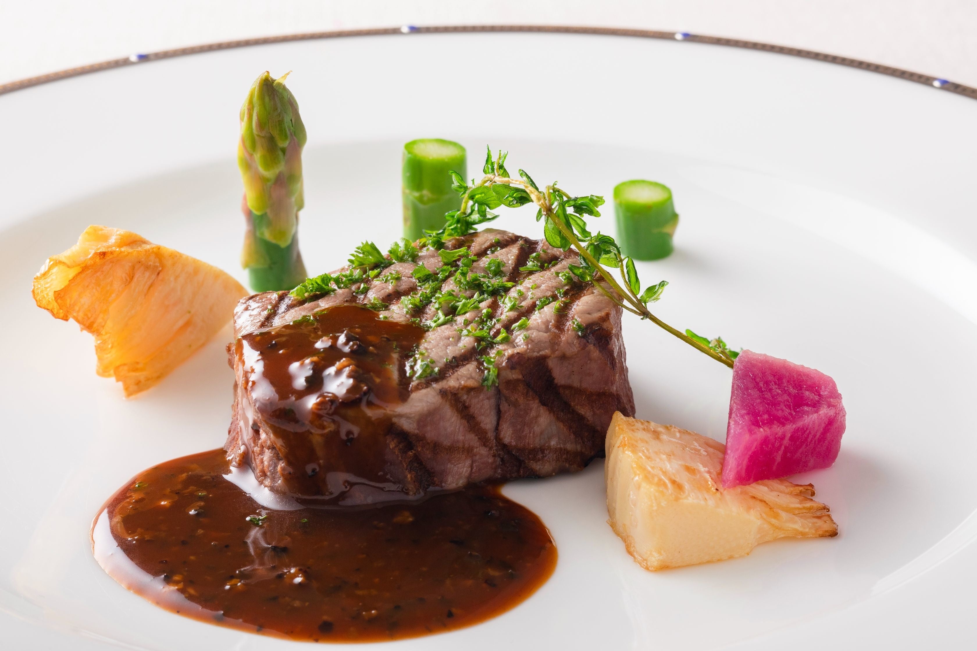 神戸牛フィレ肉 香草風味の香ばしいグリル トリュフソース（イメージ）