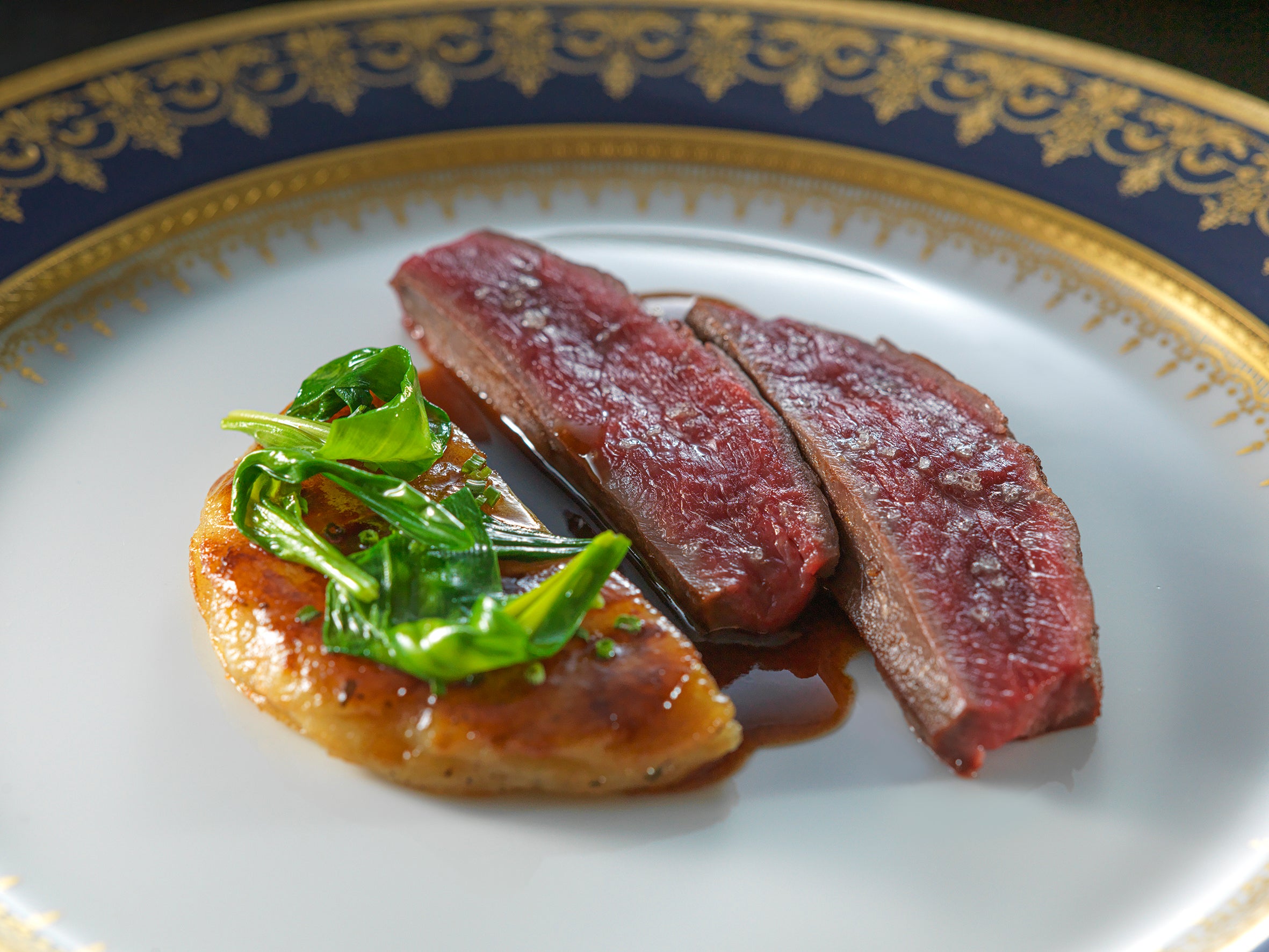 蝦夷鹿ロースのロティ　ソース・ポワブラード