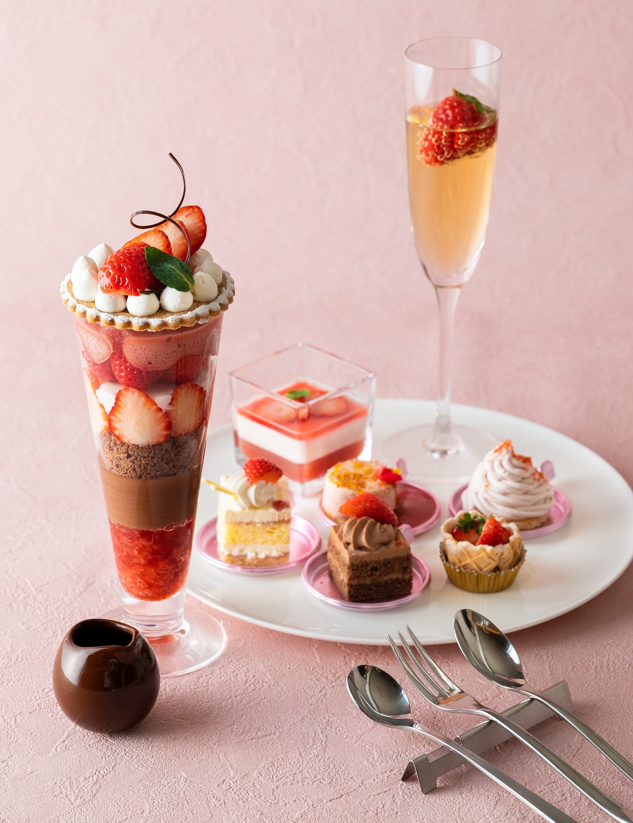 リーガロイヤルホテル小倉】かわいいパフェといちごスイーツを