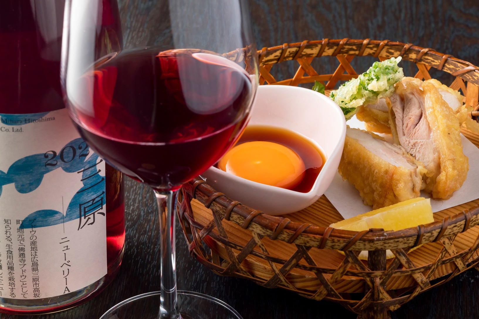 広島県産赤鶏の天婦羅と野菜の素揚げ ちよだの卵の黄身醤油仕立て