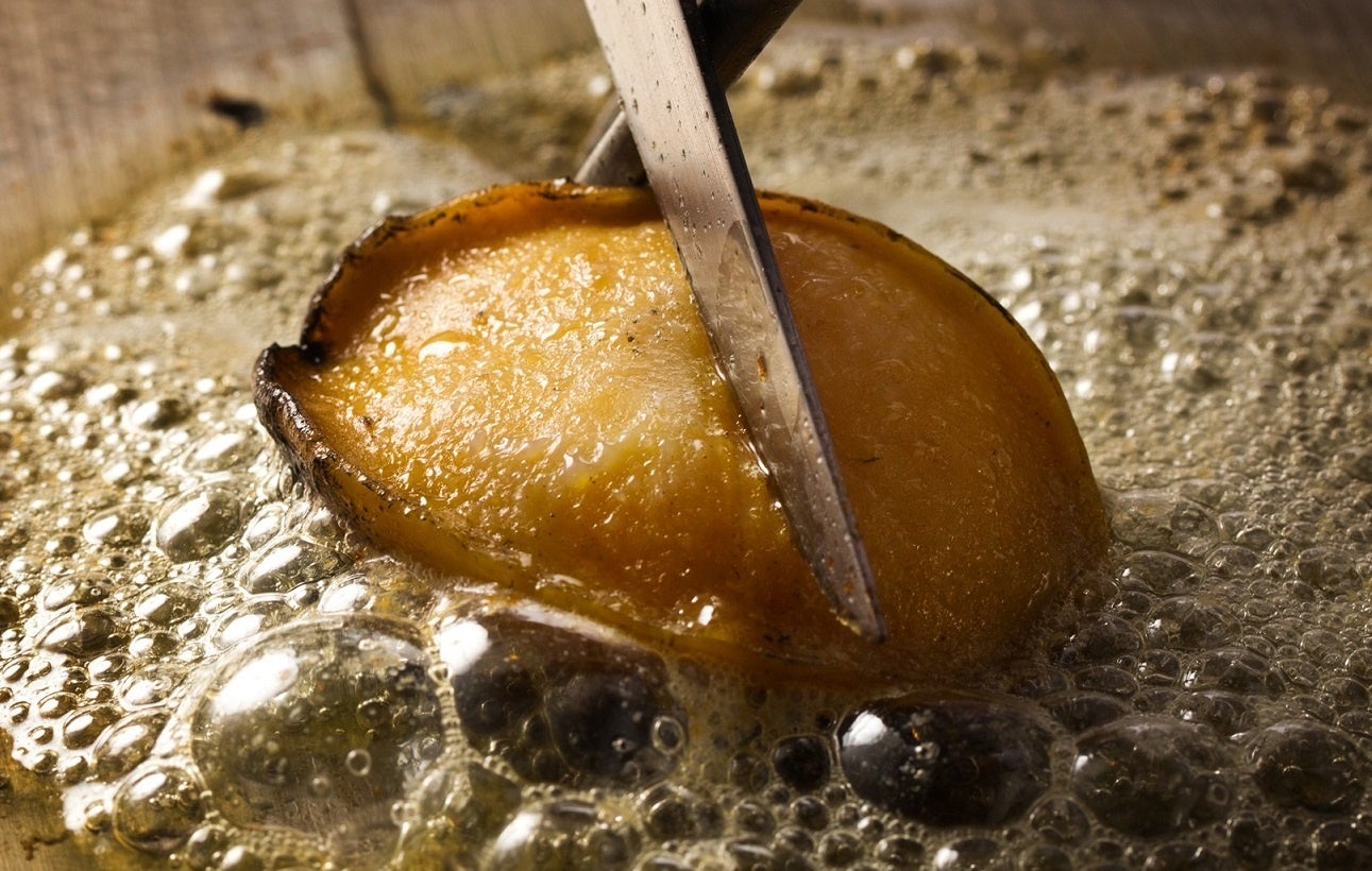 【鉄板焼なにわ】活け蝦夷鮑（イメージ）