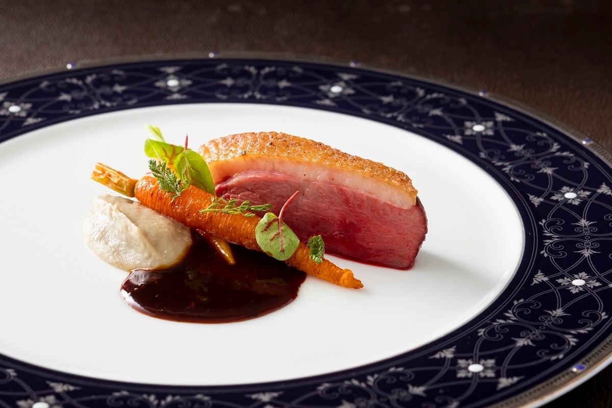 七谷鴨（合鴨）胸肉のロティと凝縮した姫人参