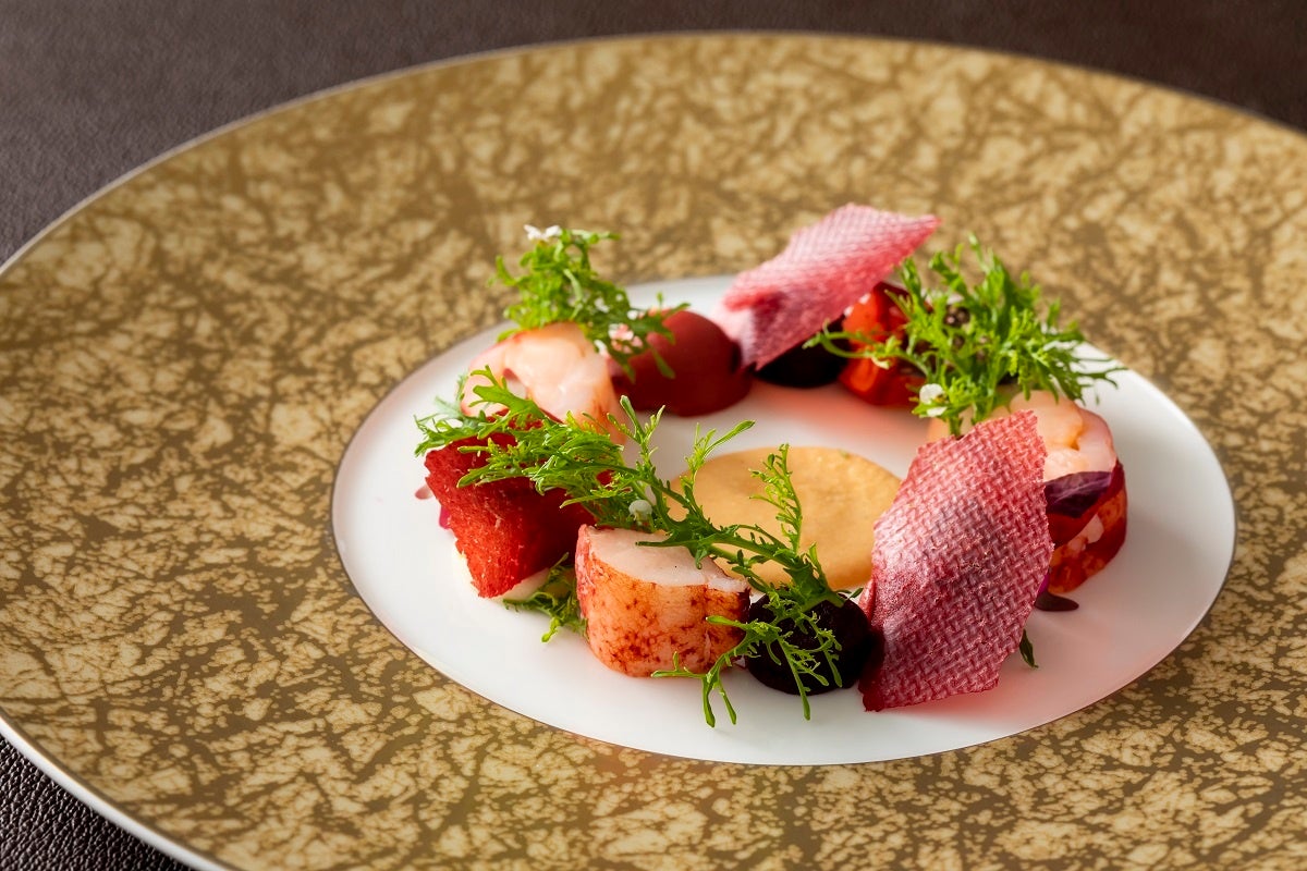 オマール海老と根セロリのドーム ビーツのデグリネゾン