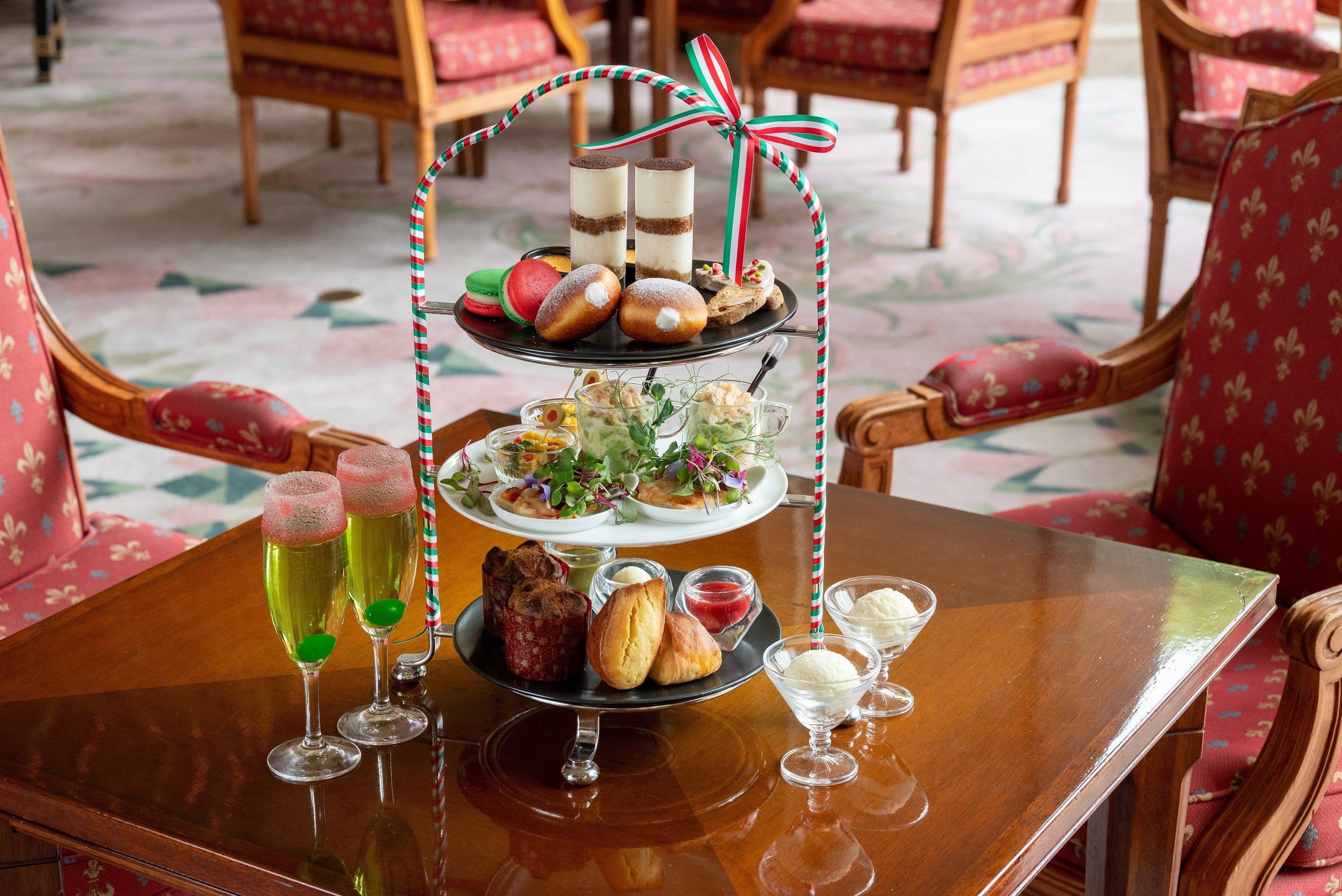 アフタヌーンティーイメージ（7月メニュー）