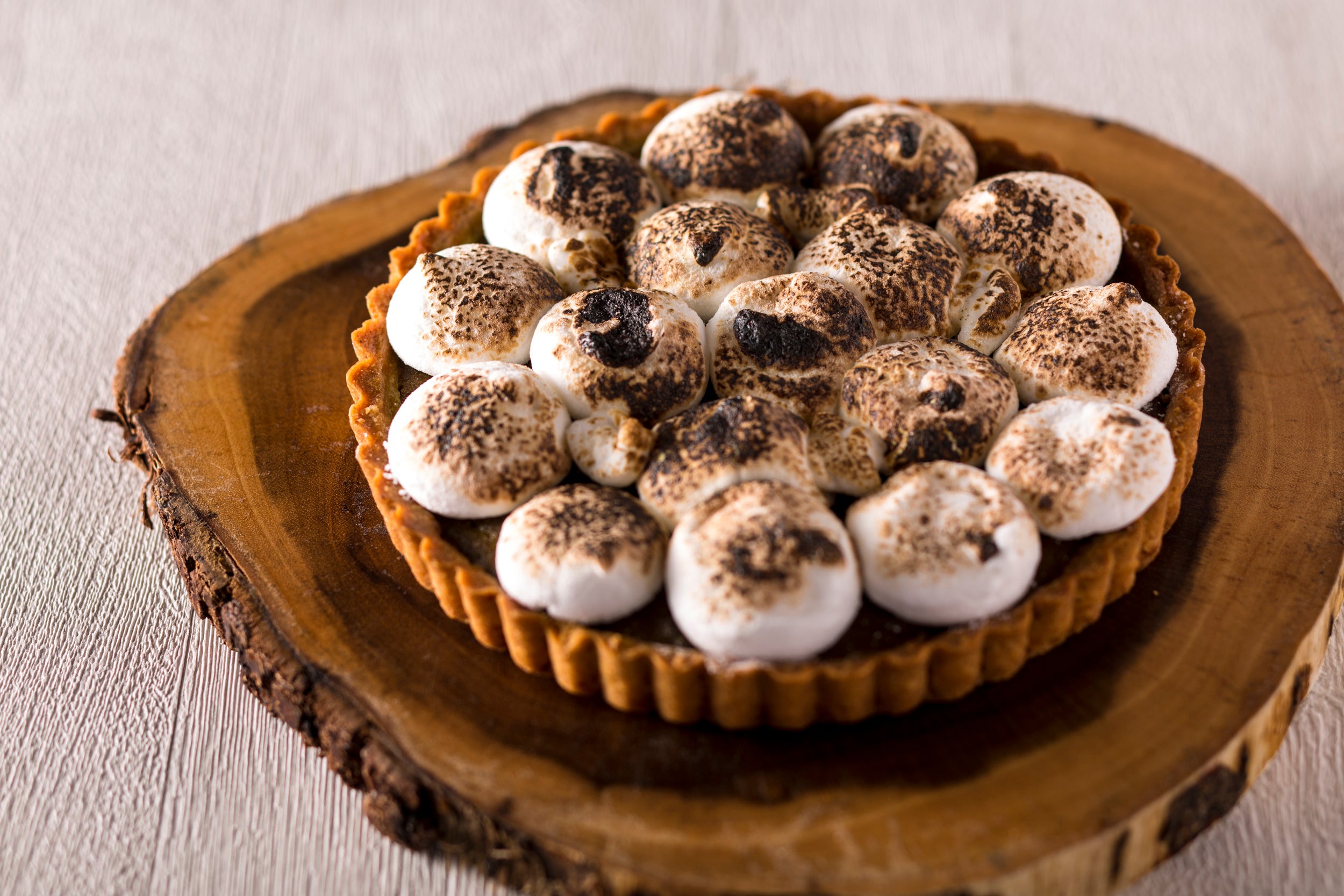 「焼きマシュマロのココナッツとパインアップルタルト」イメージ