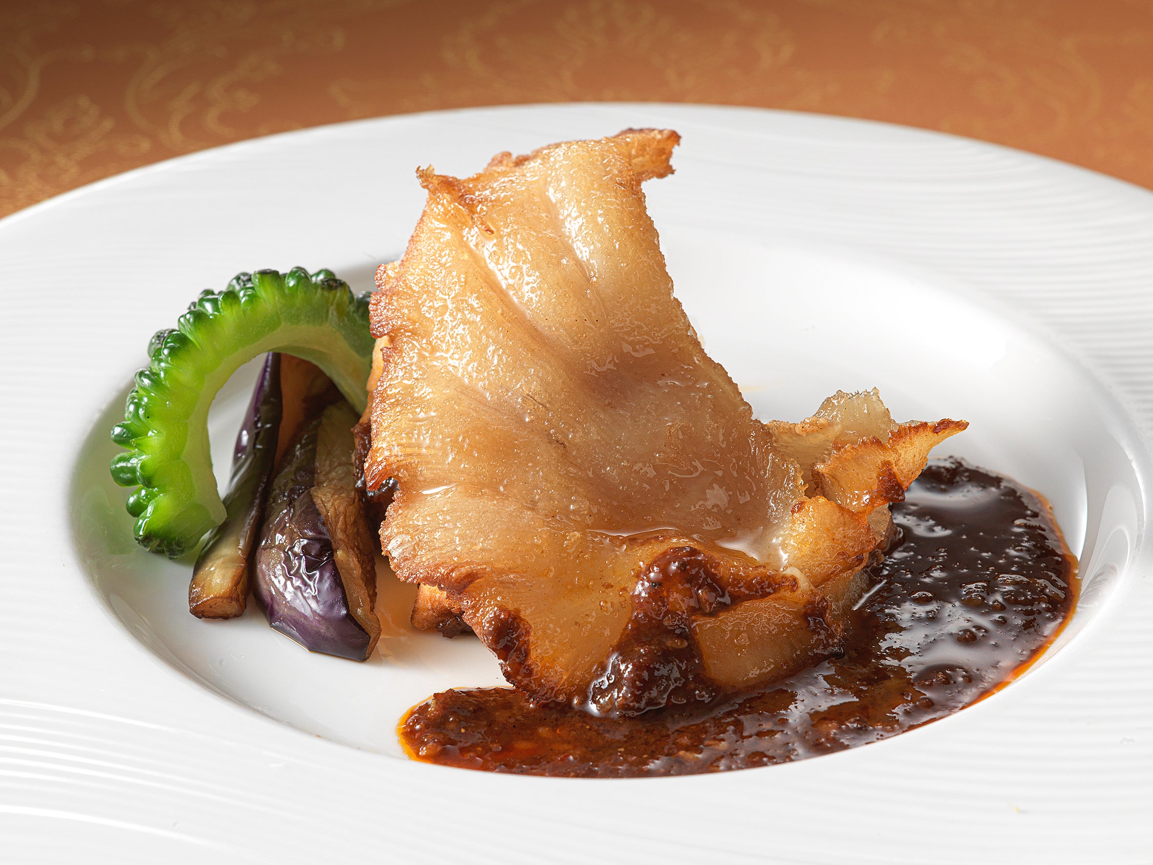 「フカヒレ（胸ビレ）ステーキ麻辣ソース 温野菜添え」