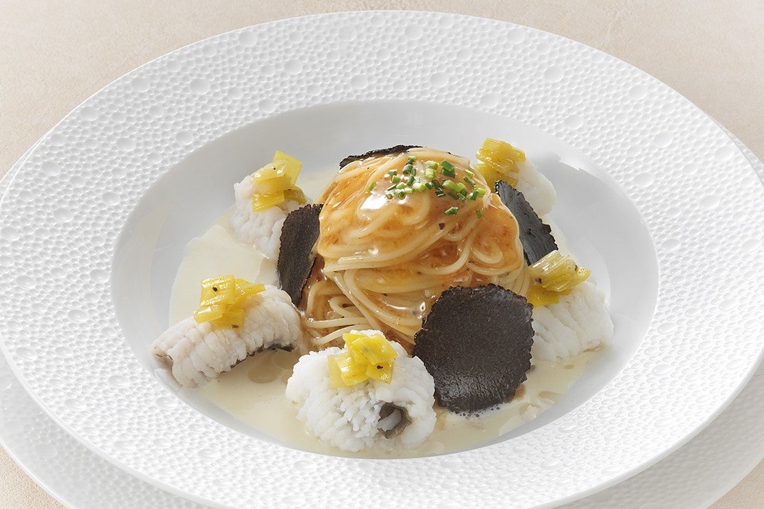 「鱧の冷製 黒トリュフかおるコンソメジュレとカッペリーニ」