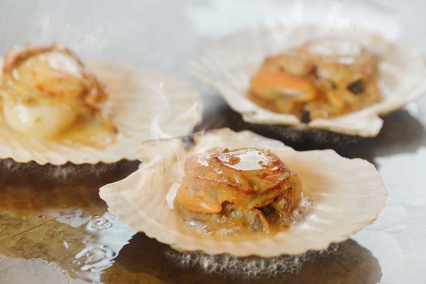 帆立貝の殻焼き醤油バター風味