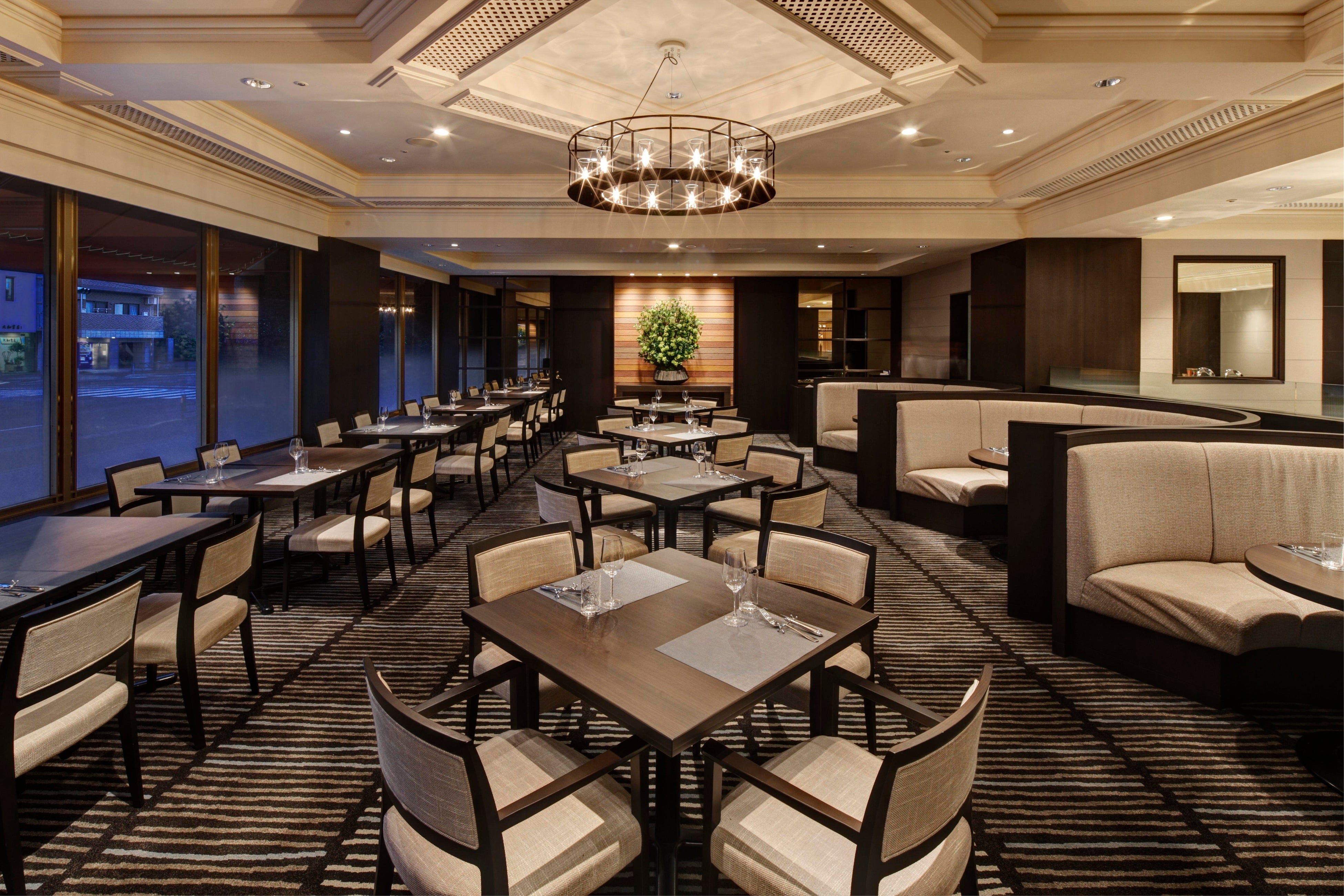 ダイニング フェリオ店内