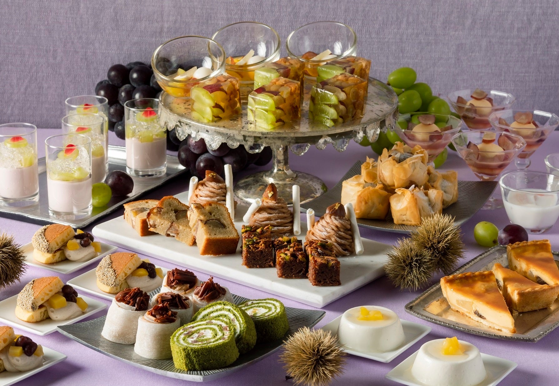 リーガロイヤルホテル広島 食欲の秋 スイーツの甘い誘惑に酔いしれるひとときを 栗 ぶどう のスイーツビュッフェ付ランチを提供 ロイヤルホテルのプレスリリース