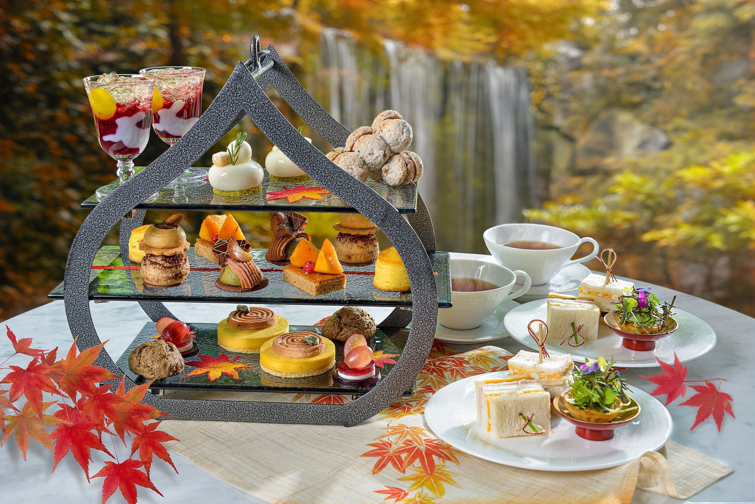 【お値下げ】有田焼　片口型　もみじ　5個セット　中鉢　陶器　紅葉　レトロ　飲食店 お値下げ】有田焼片口型もみじ5個セット中鉢陶器紅葉レトロ飲食店