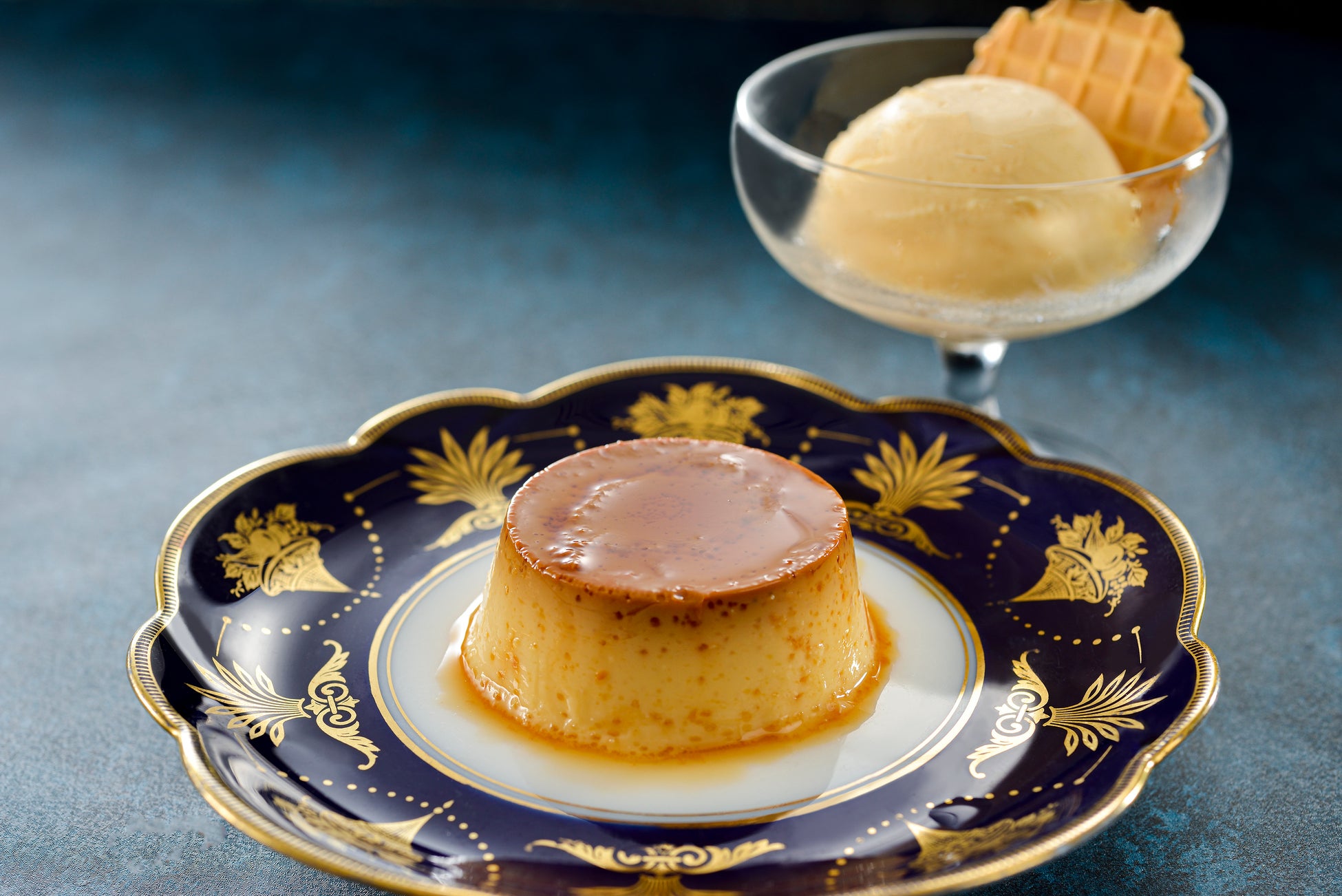 思い出の昭和45年プリン(別添えのバニラアイスクリーム)