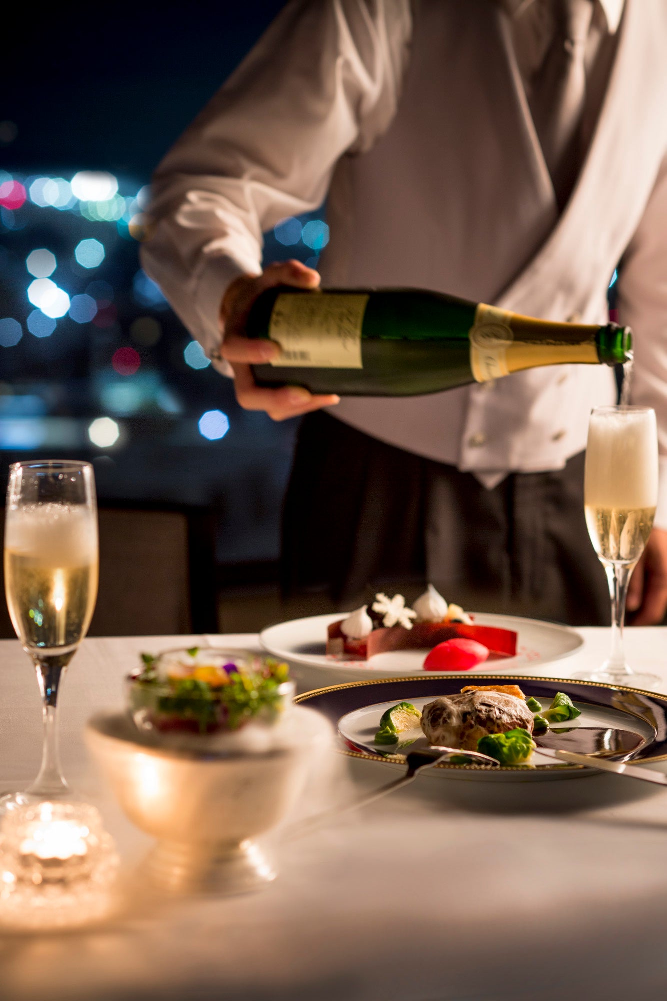 京都で唯一の回転展望レストラン「フレンチダイニング トップ オブ キョウト」クリスマスディナーイメージ