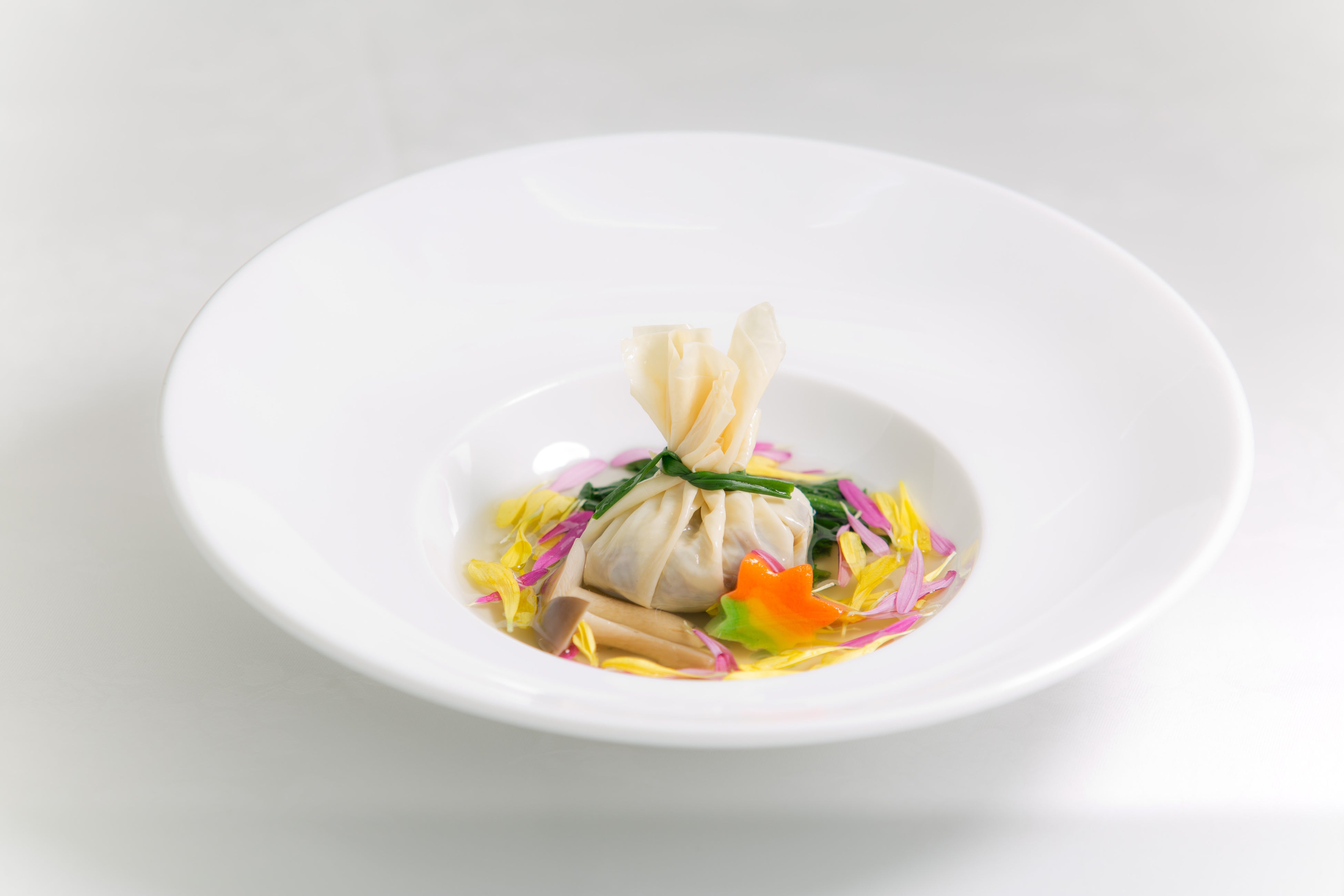 鉄板焼 葵「牛肉を包んだ生湯葉巾着巻きと京生麩 和風ポトフ仕立て」イメージ