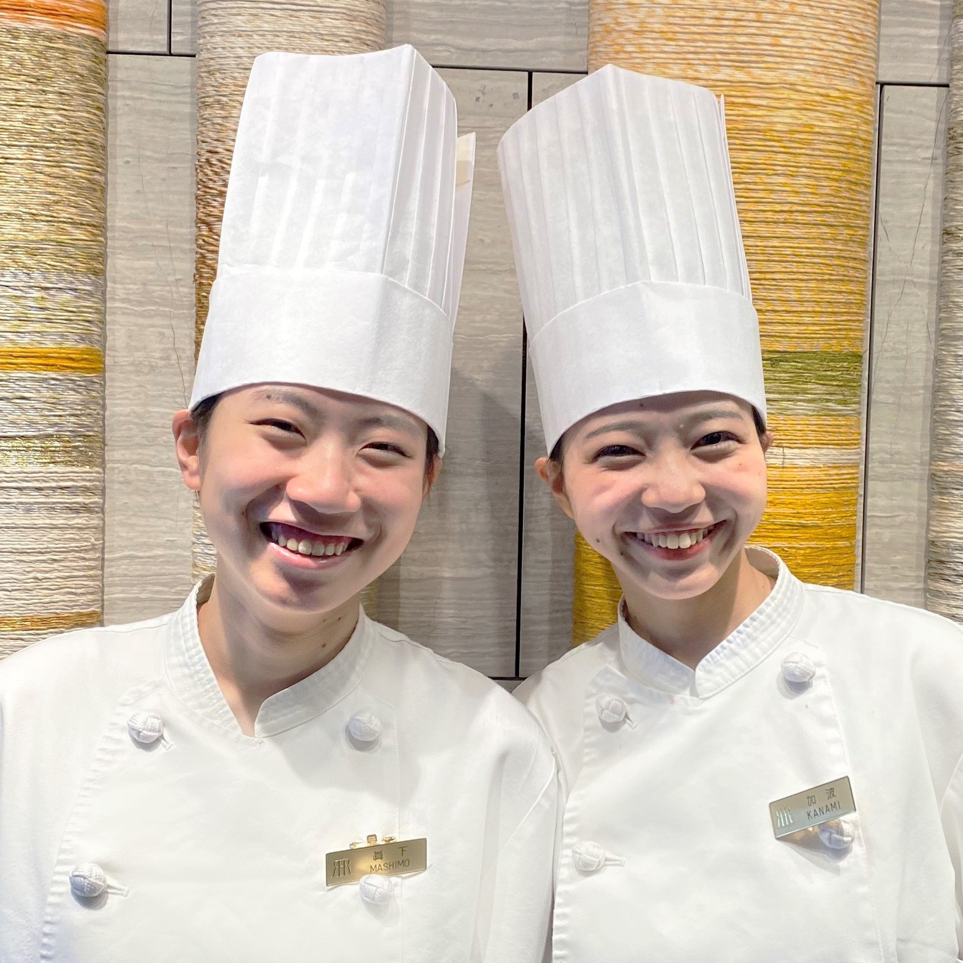 ＜考案者＞（左）眞下 絢羽、（右）加波 梨央奈