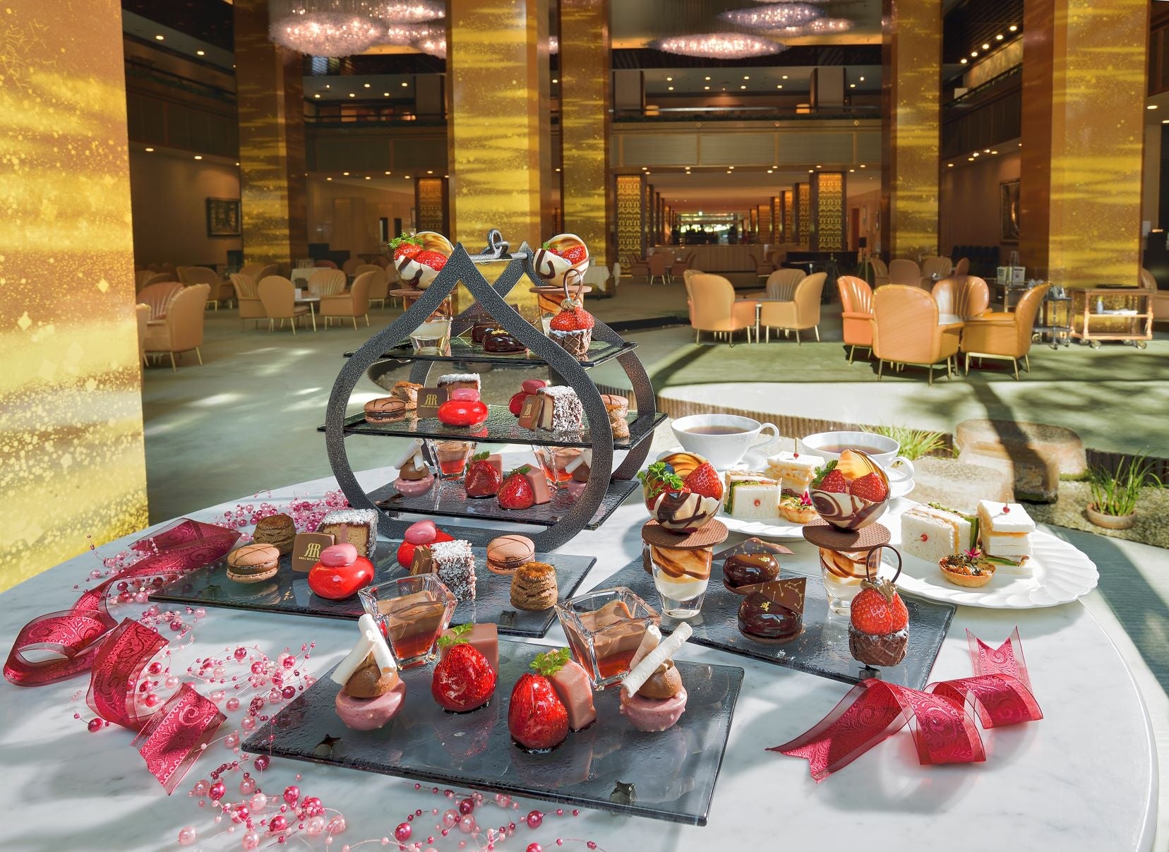 「いちごアフタヌーンティー第1弾 “Chocolat et Fraise”」イメージ(4名様分)