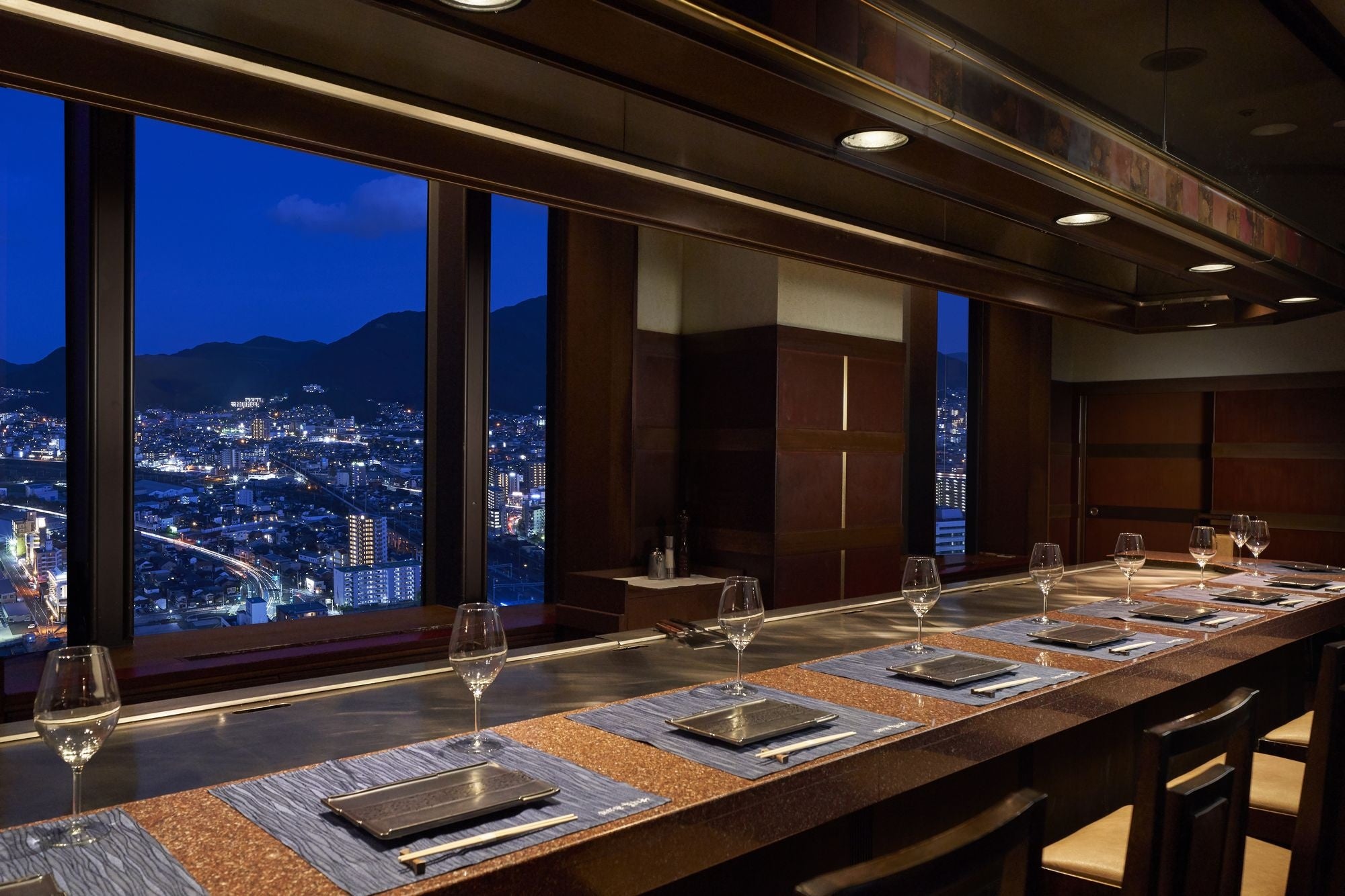 鉄板焼なにわ 店内イメージ