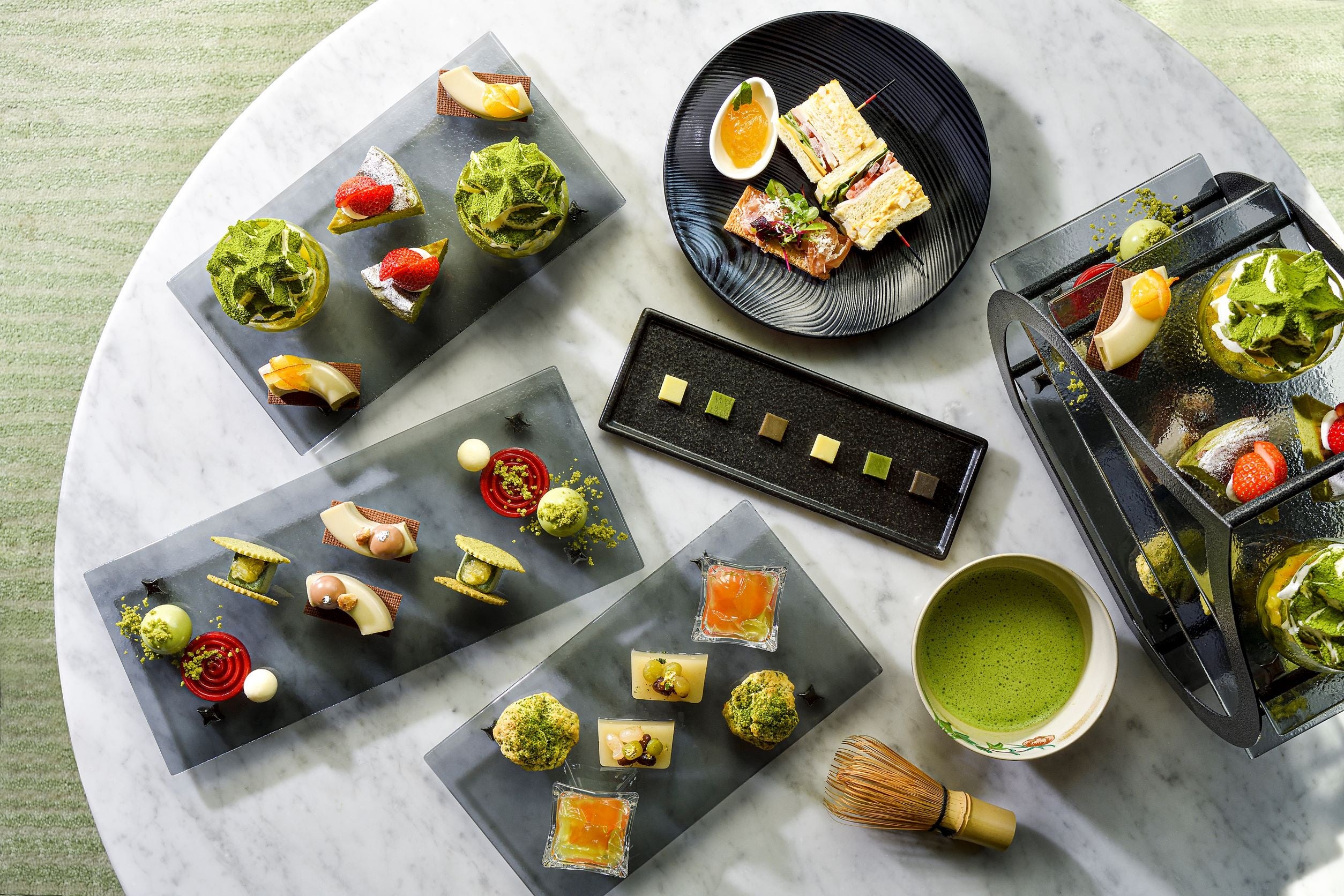 お茶アフタヌーンティー「～茶 kafuki～」（イメージ） ※写真のプレートは4名様分です　※茶筅は含まれません