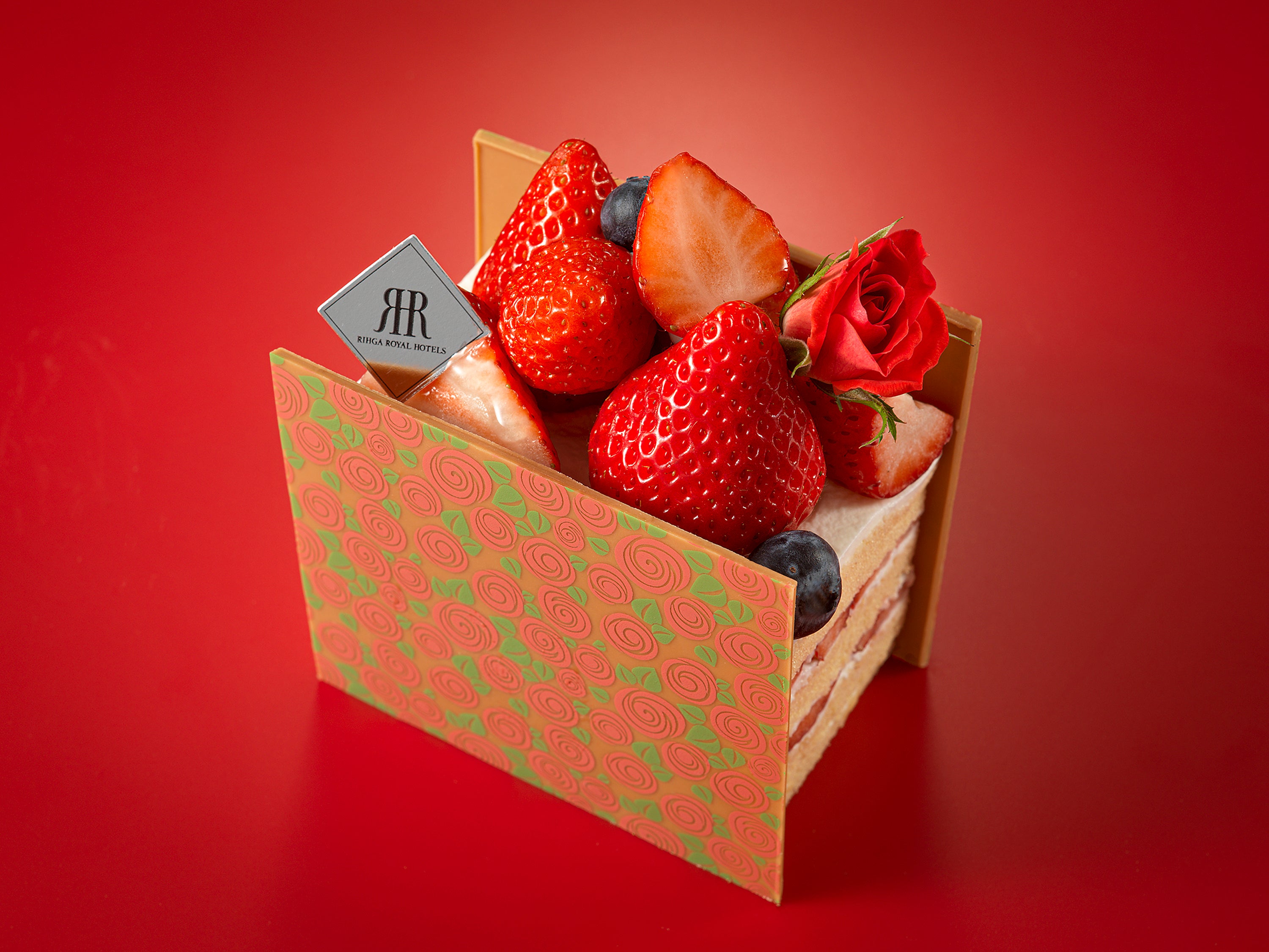 シャルマン・サカマン（中身例）季節に合わせたチョコプレート付きのデコレーションケーキ