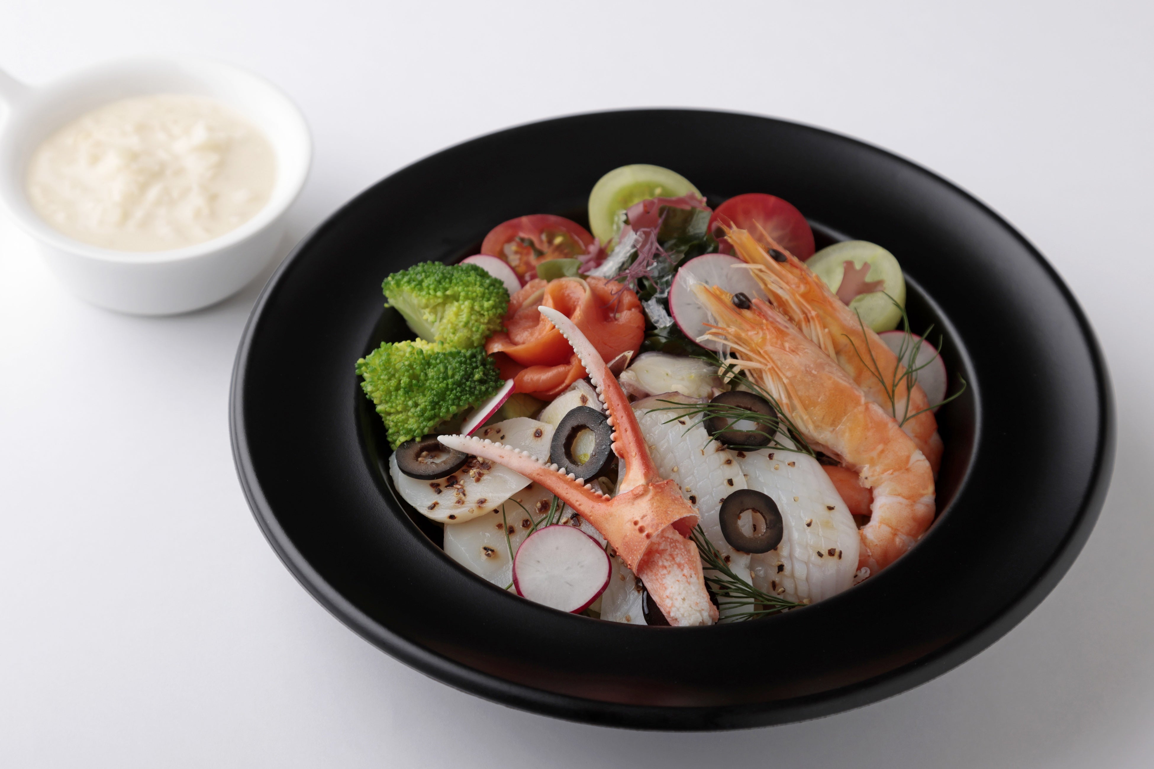 シーフードサラダ 泉州たまねぎのドレッシング添え