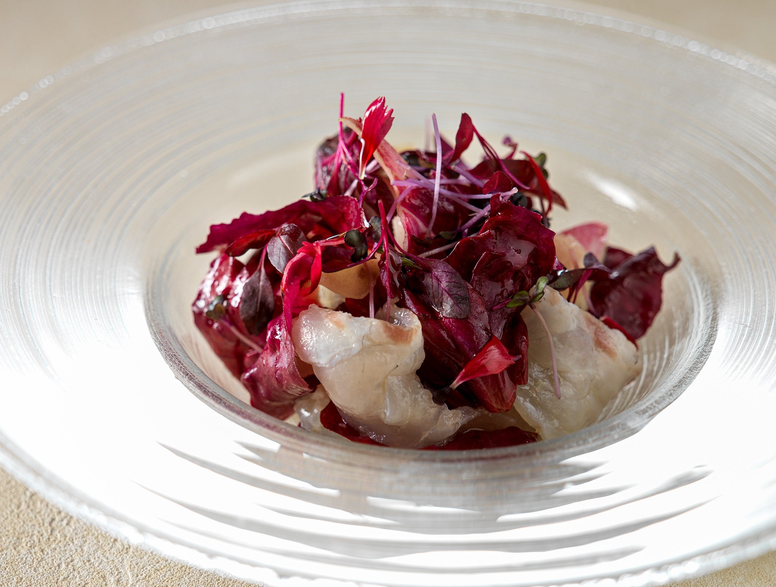 真鯛のマリネと赤いサラダ仕立て