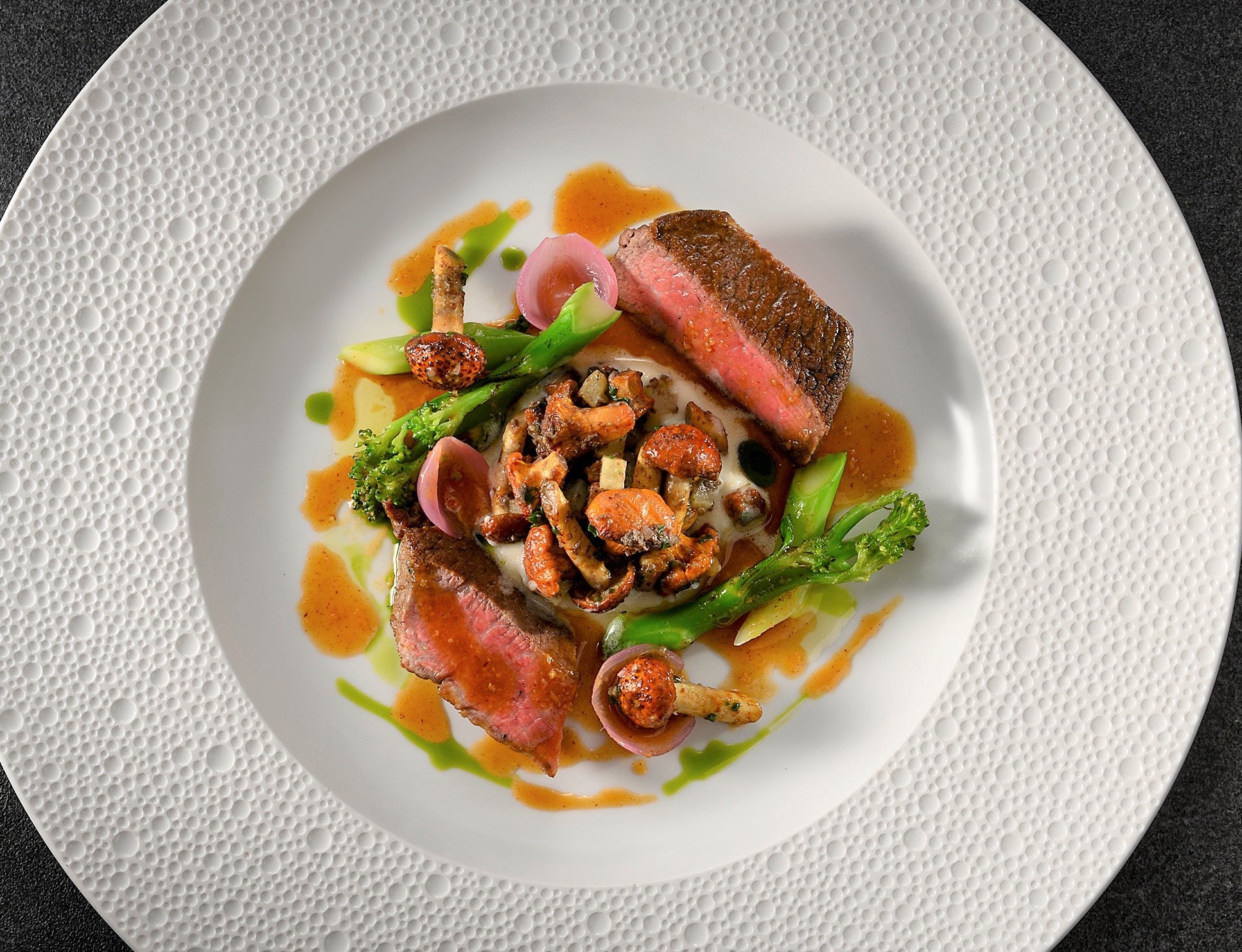 博多和牛フィレ肉の藁焼き 博多すぎたけと ヨーロッパ産茸のフォレスティエール レフォールのジュ