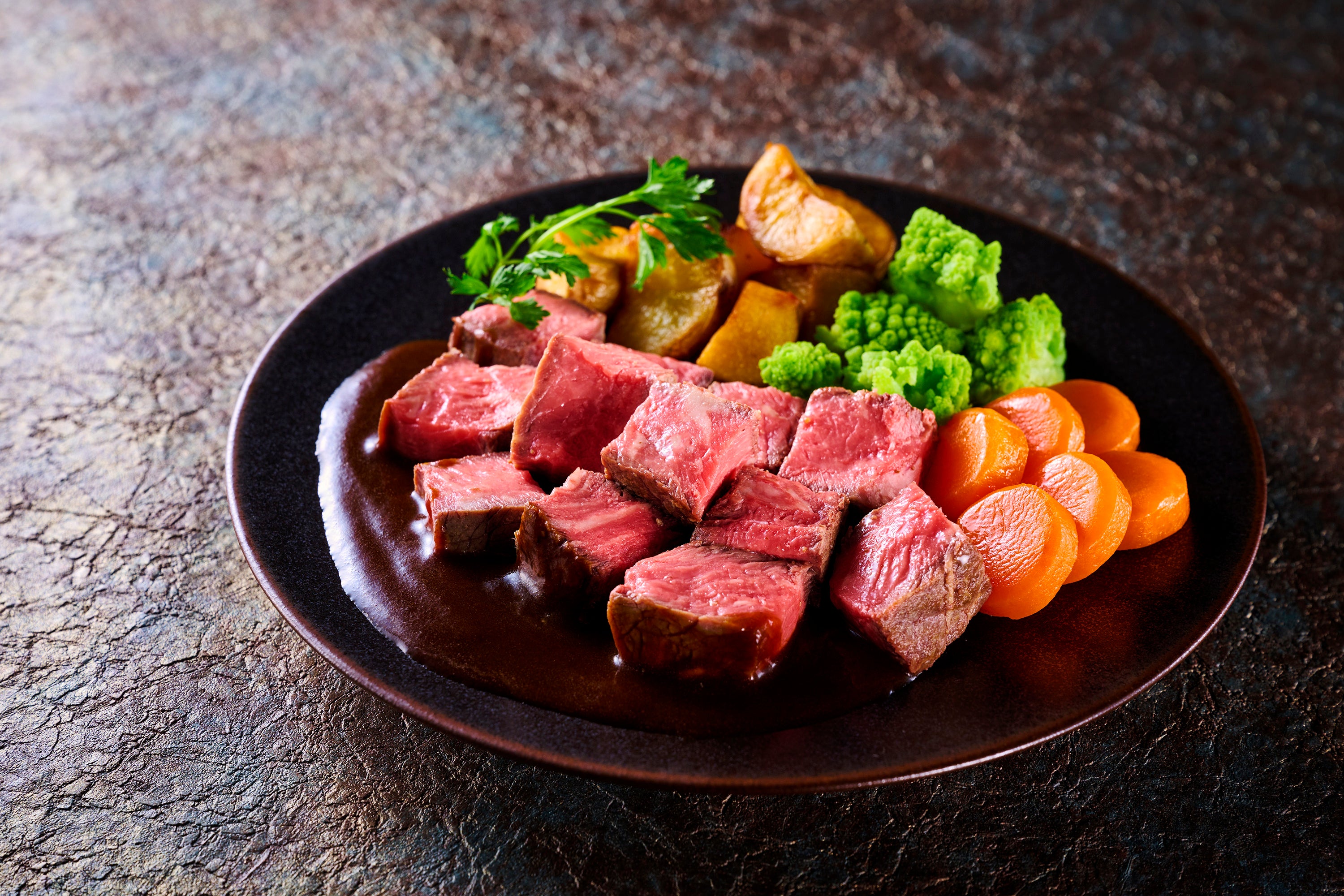 「ビーフステーキ 赤ワインソース」イメージ