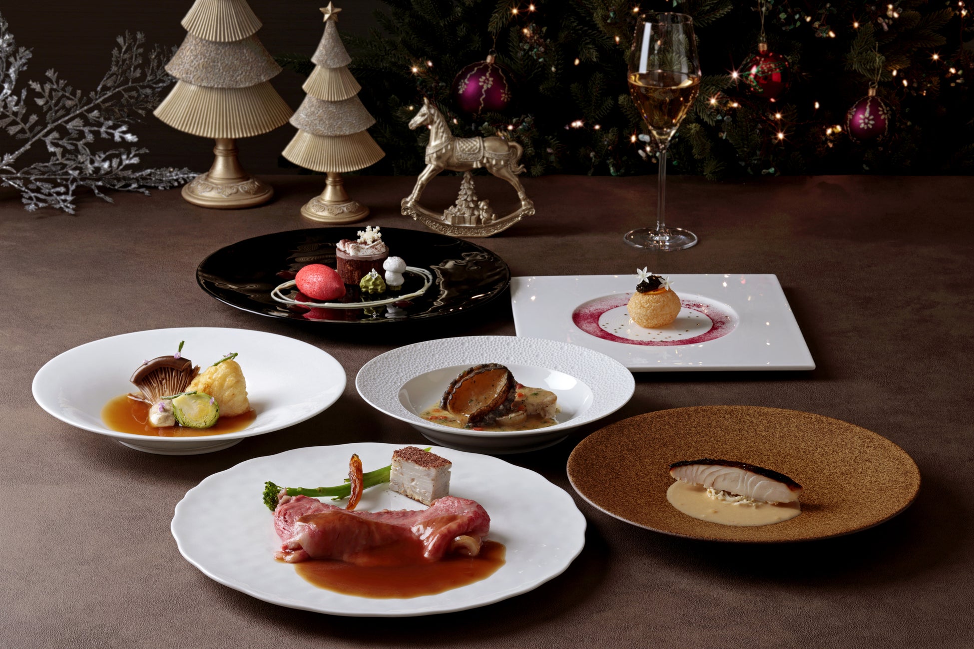 【リーガロイヤルホテル京都】京都で唯一の回転展望レストランで特別なクリスマスを!クリスマスディナー『ノエル』販売 | トラベルスポット