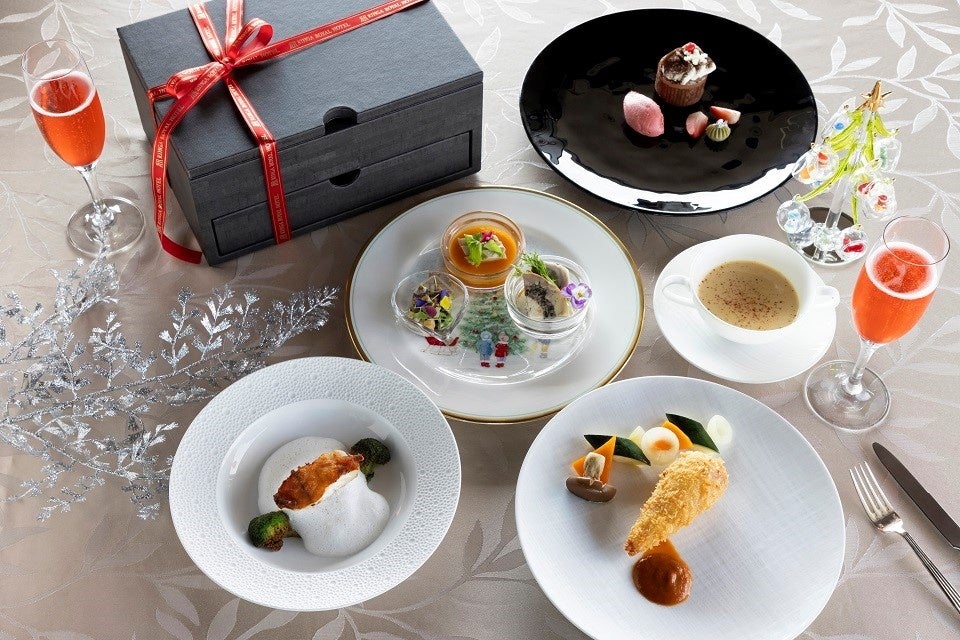 クリスマスランチ『ペールノエル』イメージ  ※写真のBOX「～Le cadeau～オードブルバリエーション」は 2名様分です。ドリンクは商品に含みません。