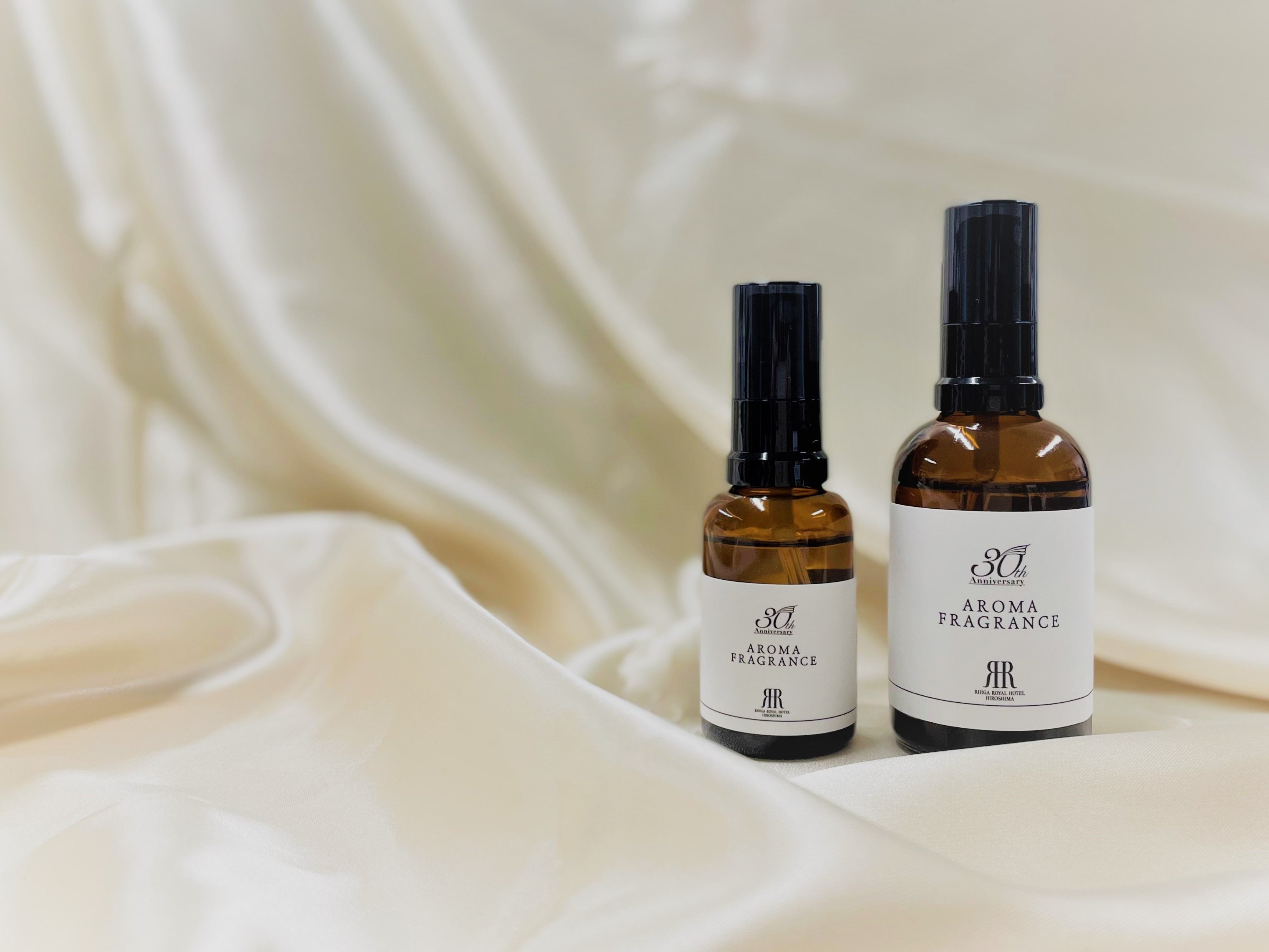 ルームフレグランス 左〈30ml〉880円 ・ 右〈60ml〉1,650円(イメージ )