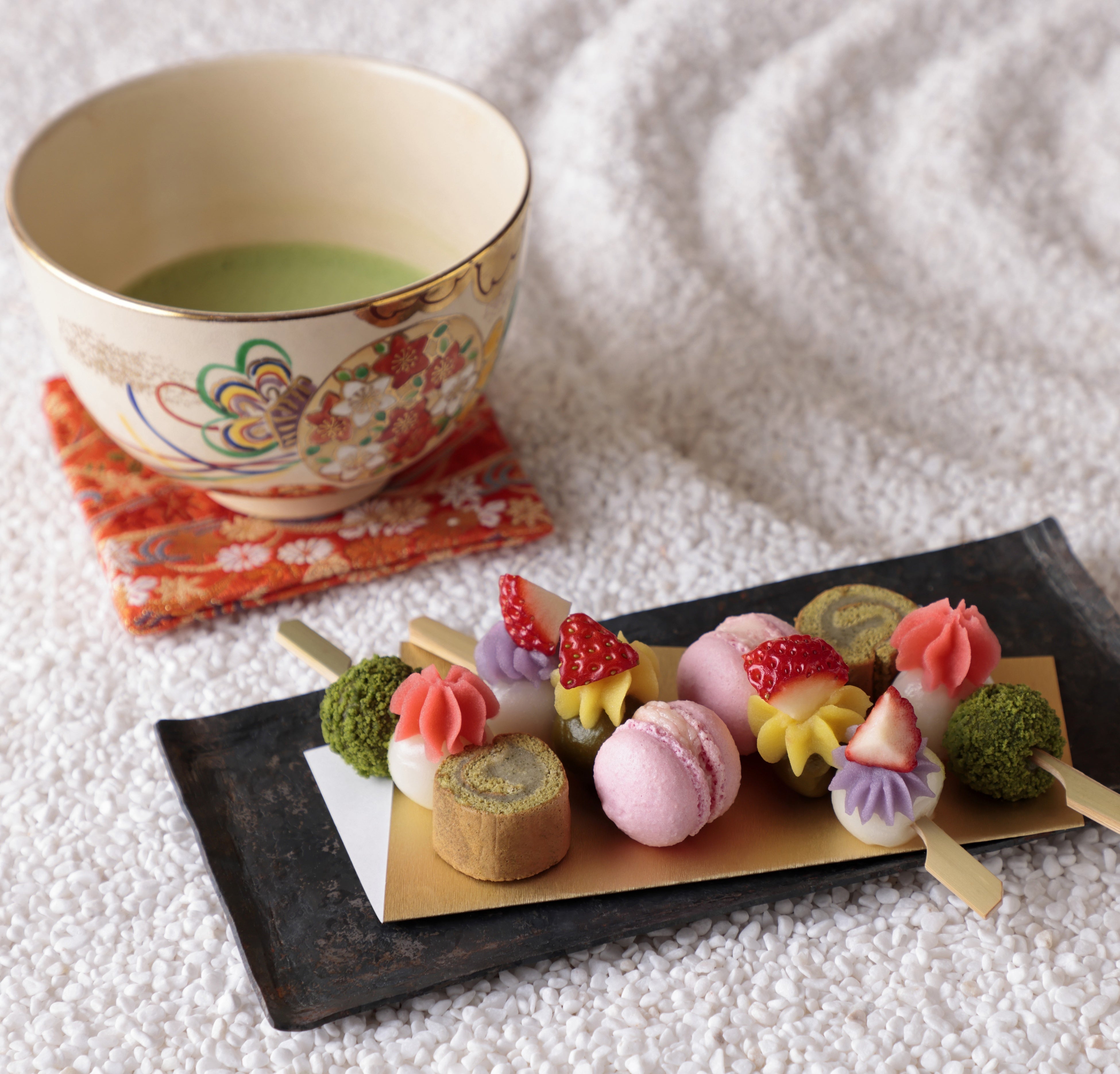 お抹茶と「彩り串スイーツ」