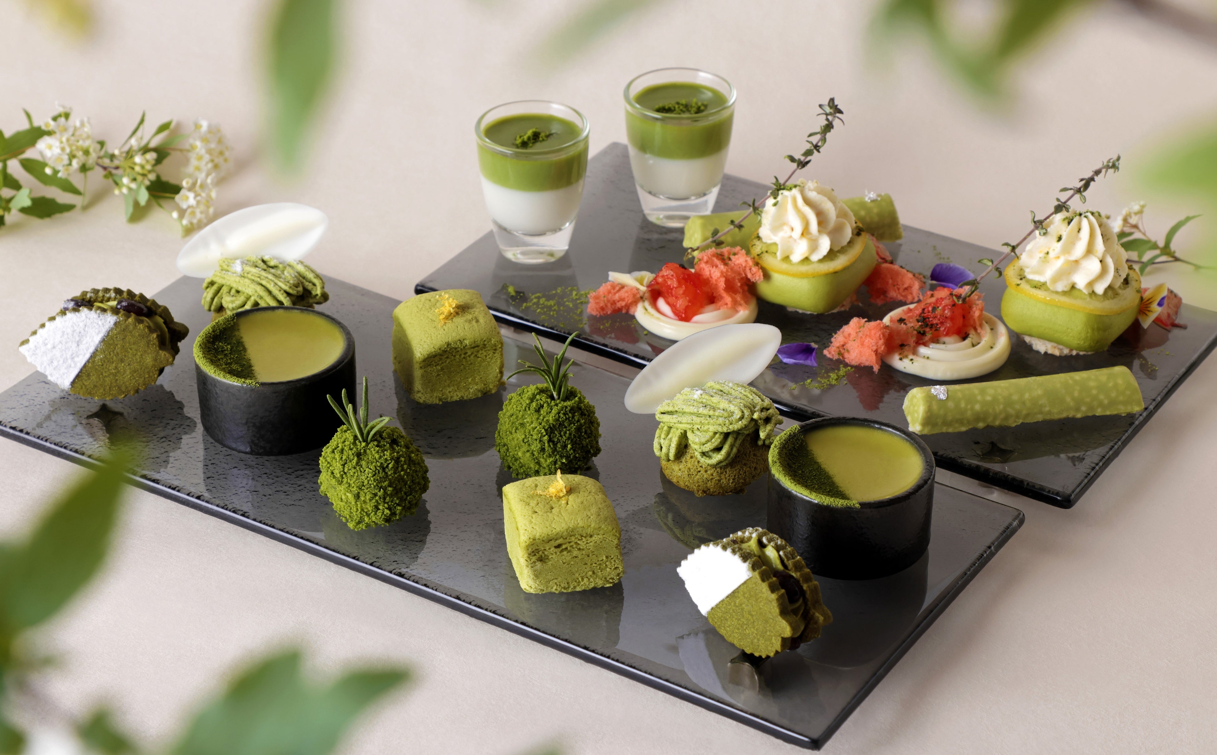 ＜奥：上段・手前：中段＞