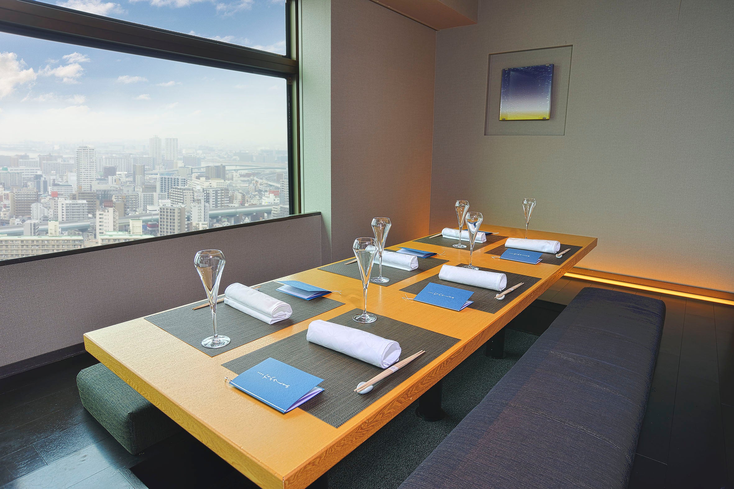 お子様連れでも気兼ねなくお過ごしいただける堀座卓個室