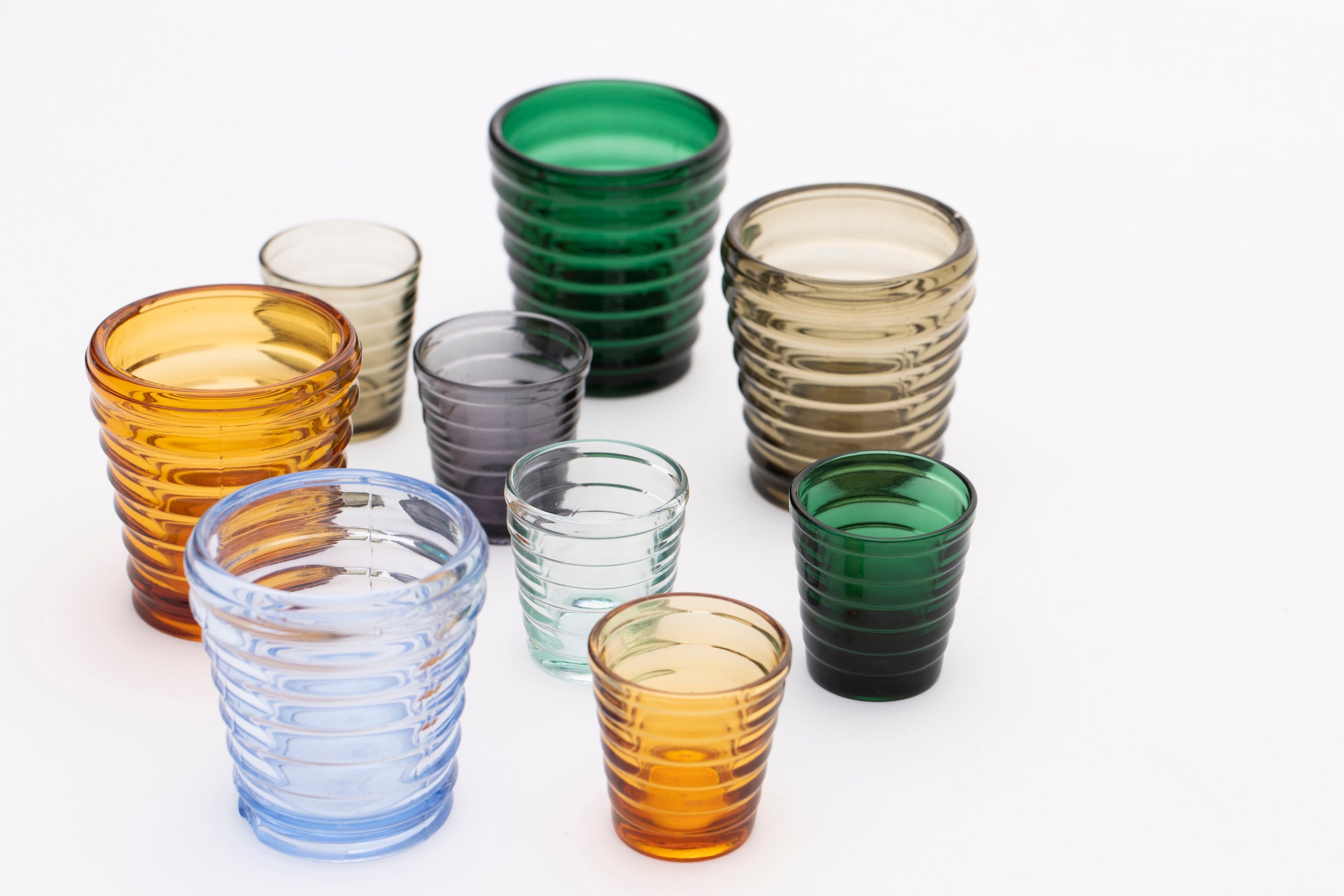 アイノ・アアルト《タンブラー＆ショットグラス「ボルゲブリック」》オリジナルデザイン1932年、カルフラ／イッタラ、スコープ蔵、撮影：八田政玄、画像提供：世界文化社