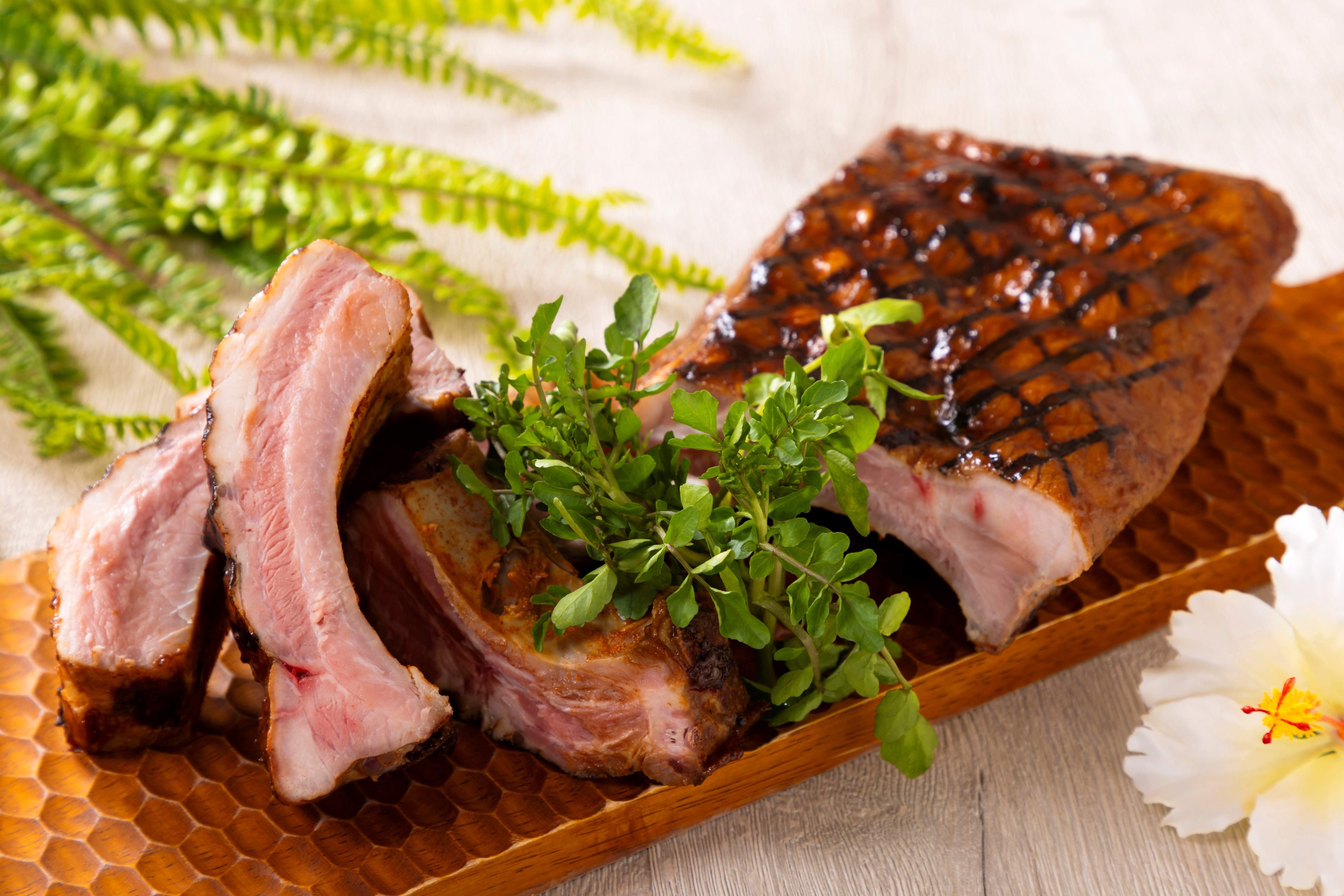 芳ばしい香りが食欲をそそる「ベイビーバックリブのBBQソース」