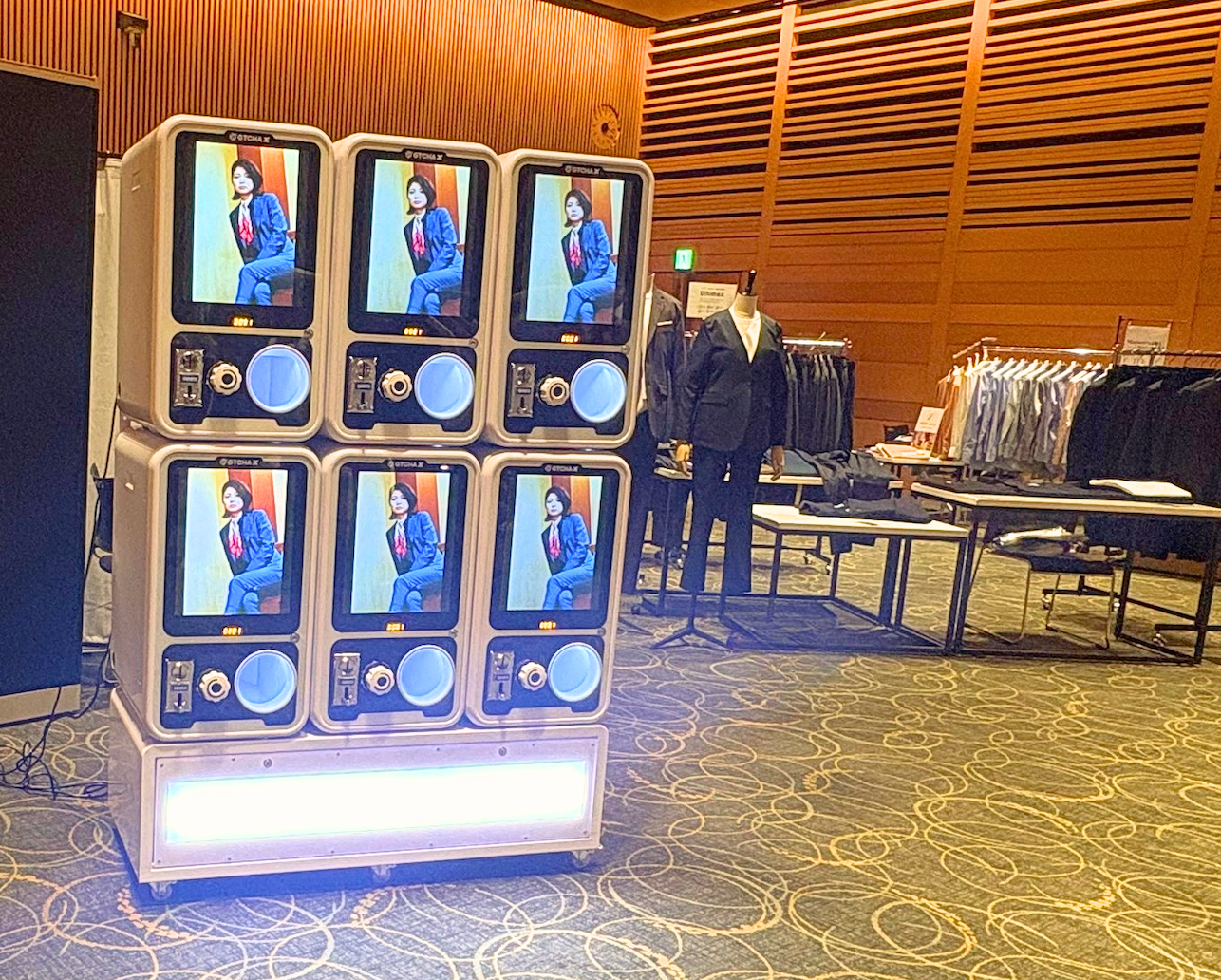 ニイガタスタイル主催「WORK STYLE FAIR―働く私の定番服―」にガチャマシン「GTCHA X」を導入 来場者特典として無料ガチャを提供