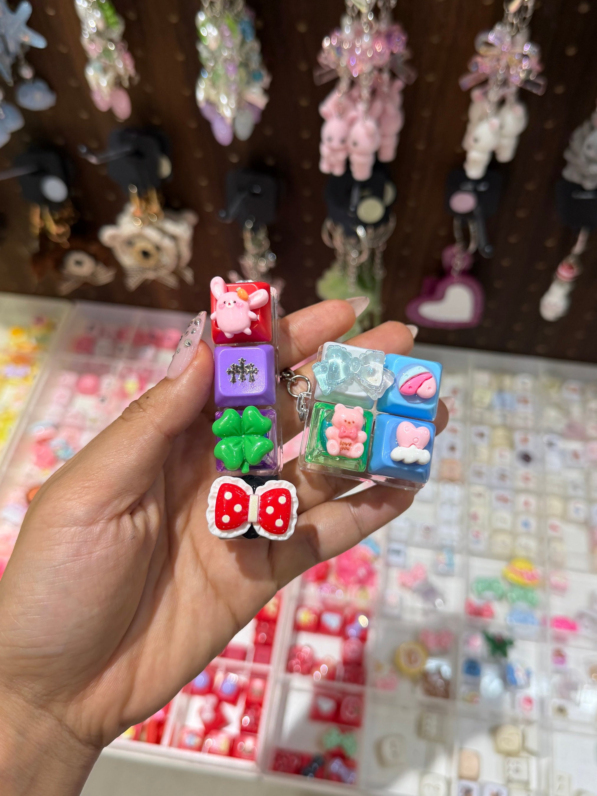 “カチカチ”が人気の「キーボードキーホルダー」、累計販売数20,000個を突破！行列ができる体験型カスタムショップ「らぶLab」