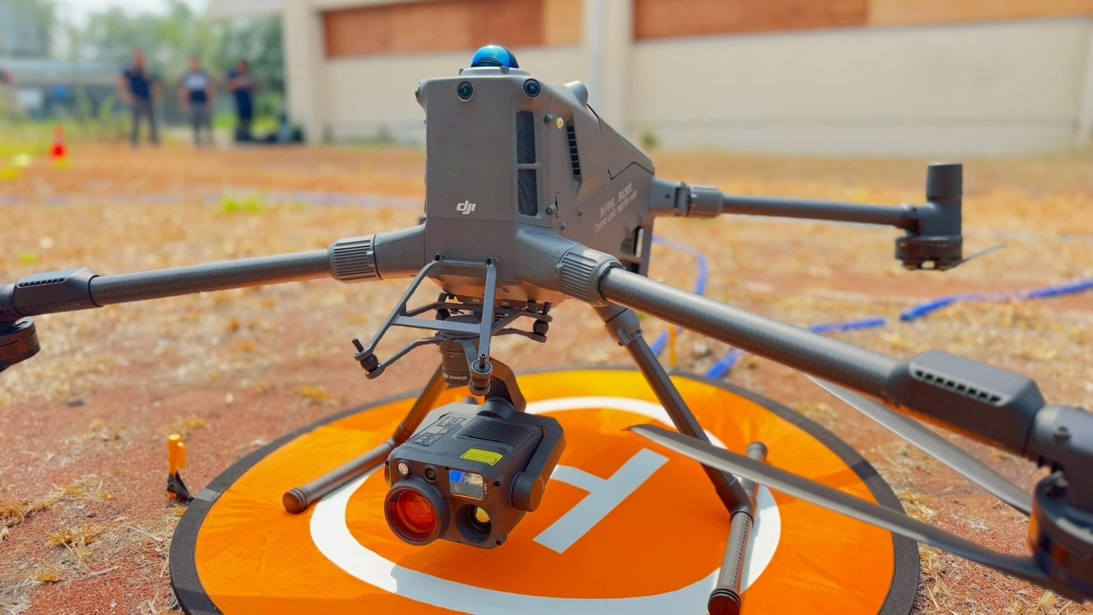 TRIPLE7(トリプルセブン)、JR西日本グループ会社向けにドローン実演を実施業務課題解決へ向けた自動飛行・点検・警備の可能性を提案 | 株式会社TRIPLE7のプレスリリース